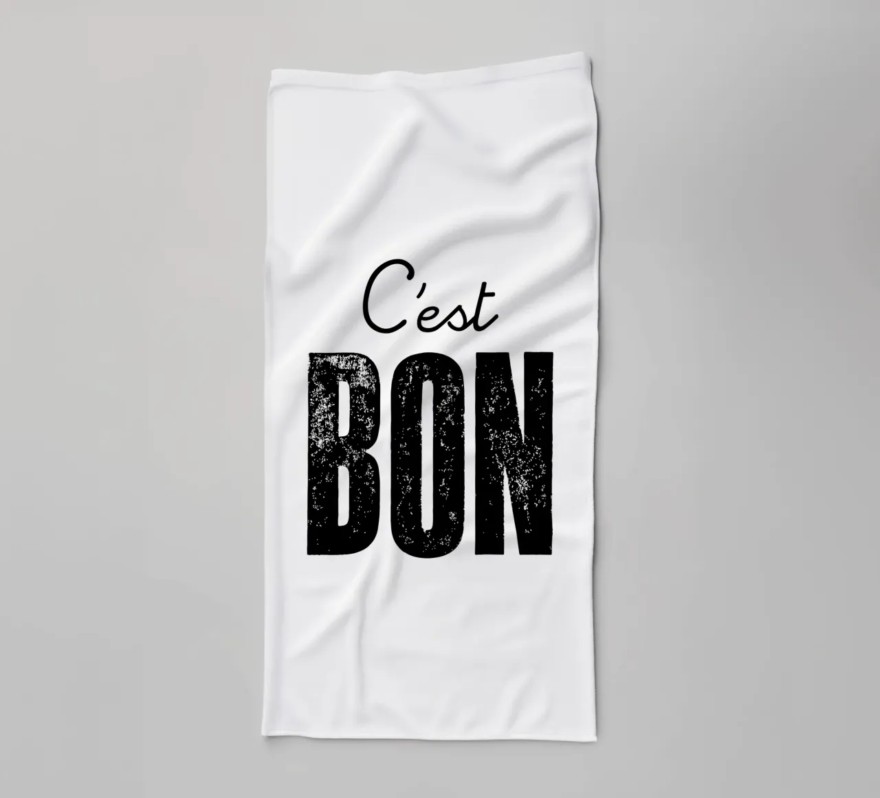 C'est Bon Design tipografico francese in bianco e nero asciugamano da bagno da THE MOTIVATED TYPE