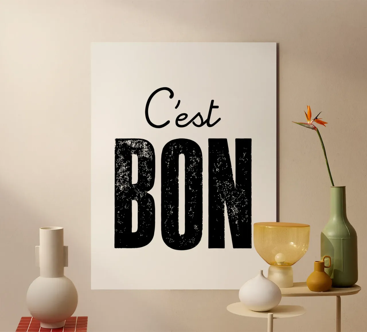 C'est Bon Design tipografico francese in bianco e nero alluminio dibond da THE MOTIVATED TYPE