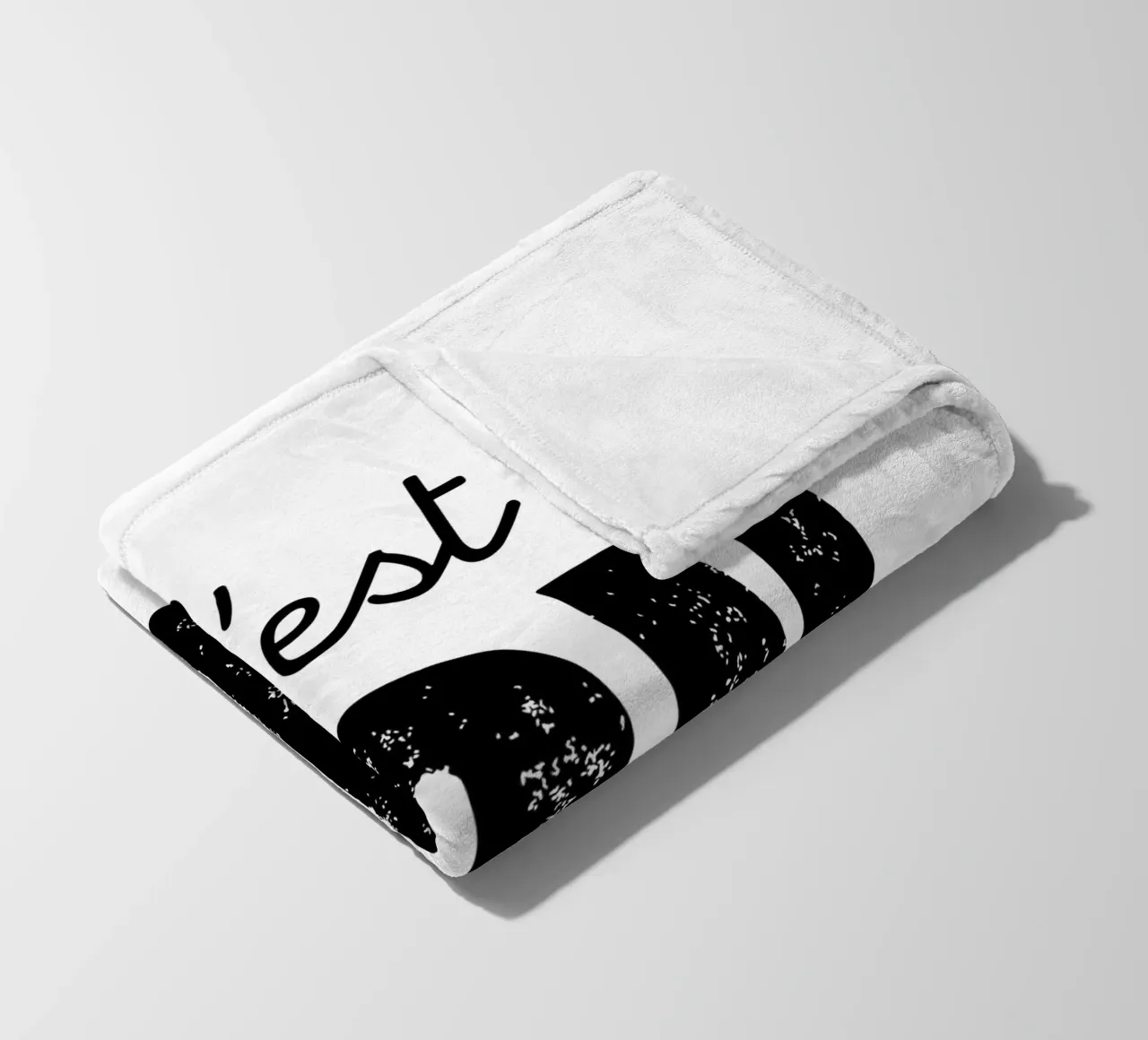 C'est Bon Design tipografico francese in bianco e nero coperta in pile da THE MOTIVATED TYPE