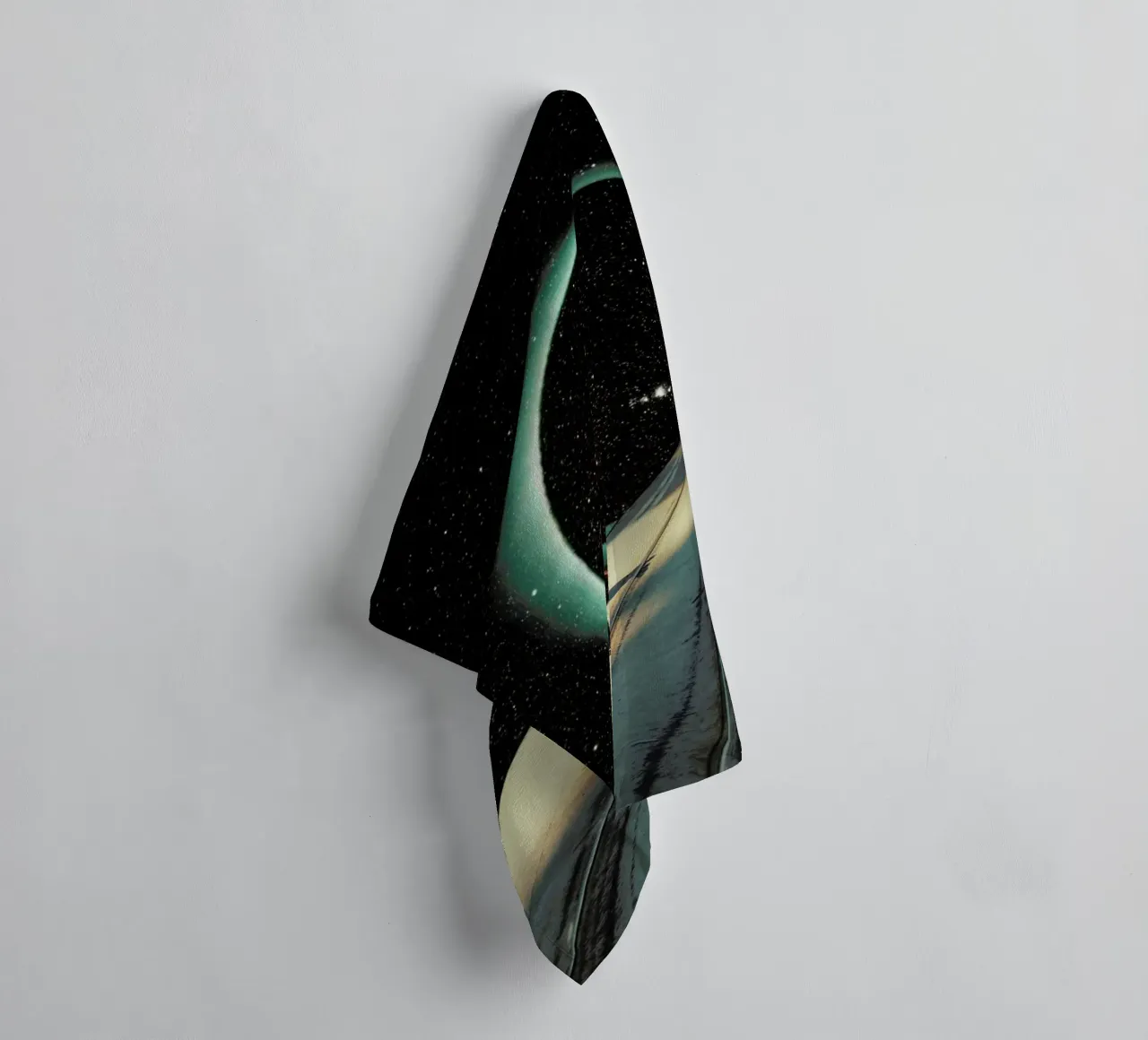 Escaping into the Void Handtuch von Frank Moth