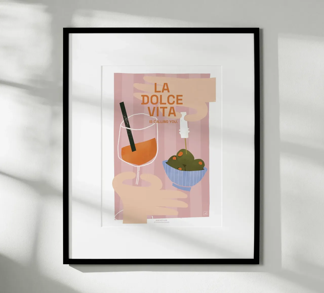 APEROL SPRITZ, OLIVES AND LA DOLCE VITA poster con telaio in plastica da sarahlenadesign