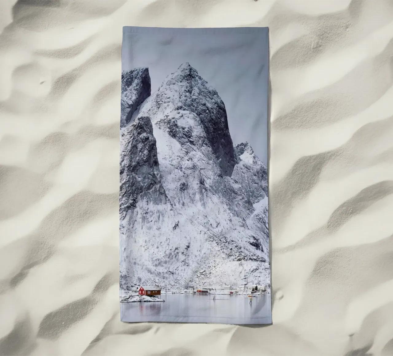 Snow-Capped Peaks by Massimo Zappula telo mare da EyeEm Mobile GmbH