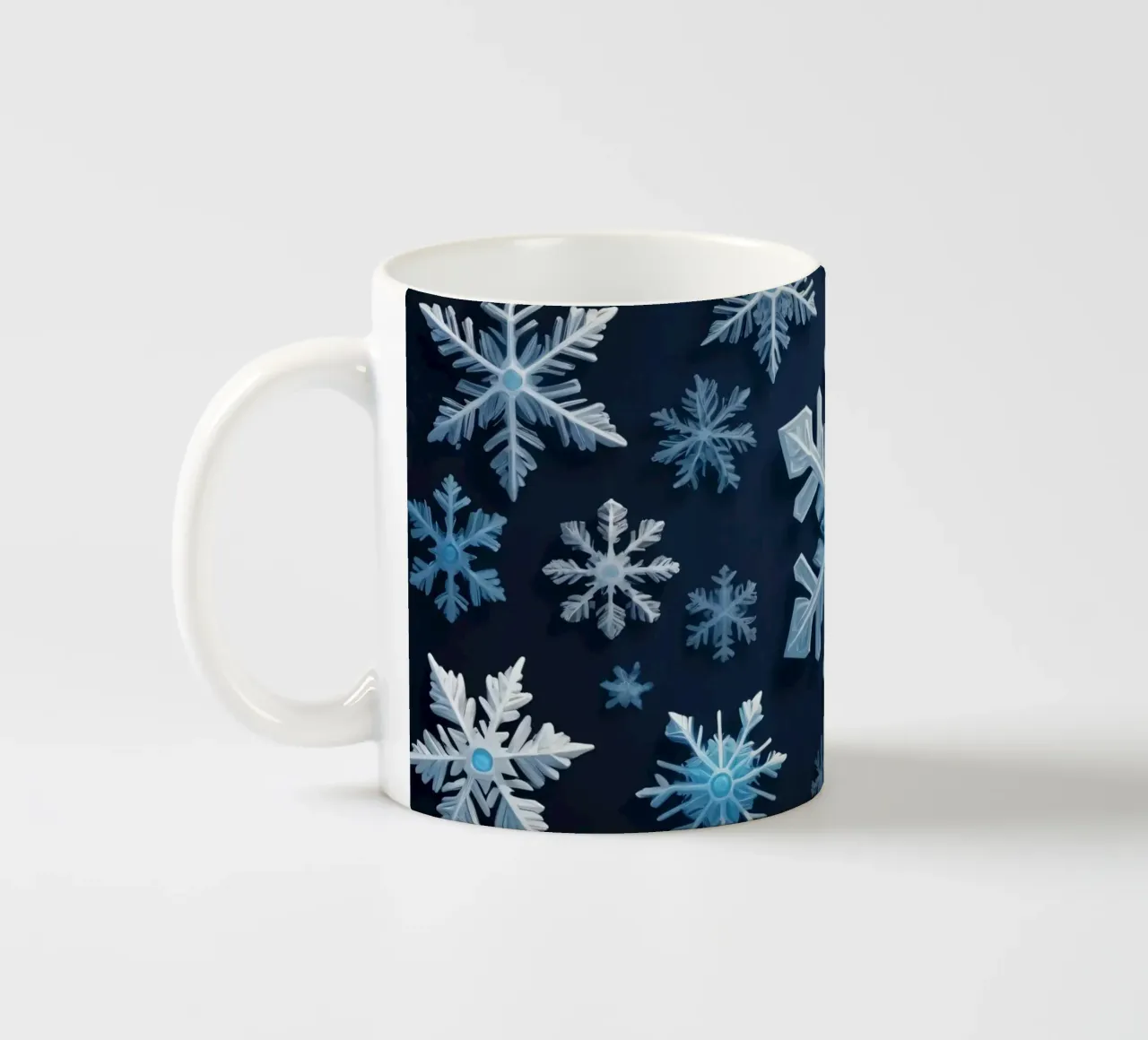 Fiocchi di neve astratti e colorati su sfondo scuro tazza in ceramica da DesignDoodle