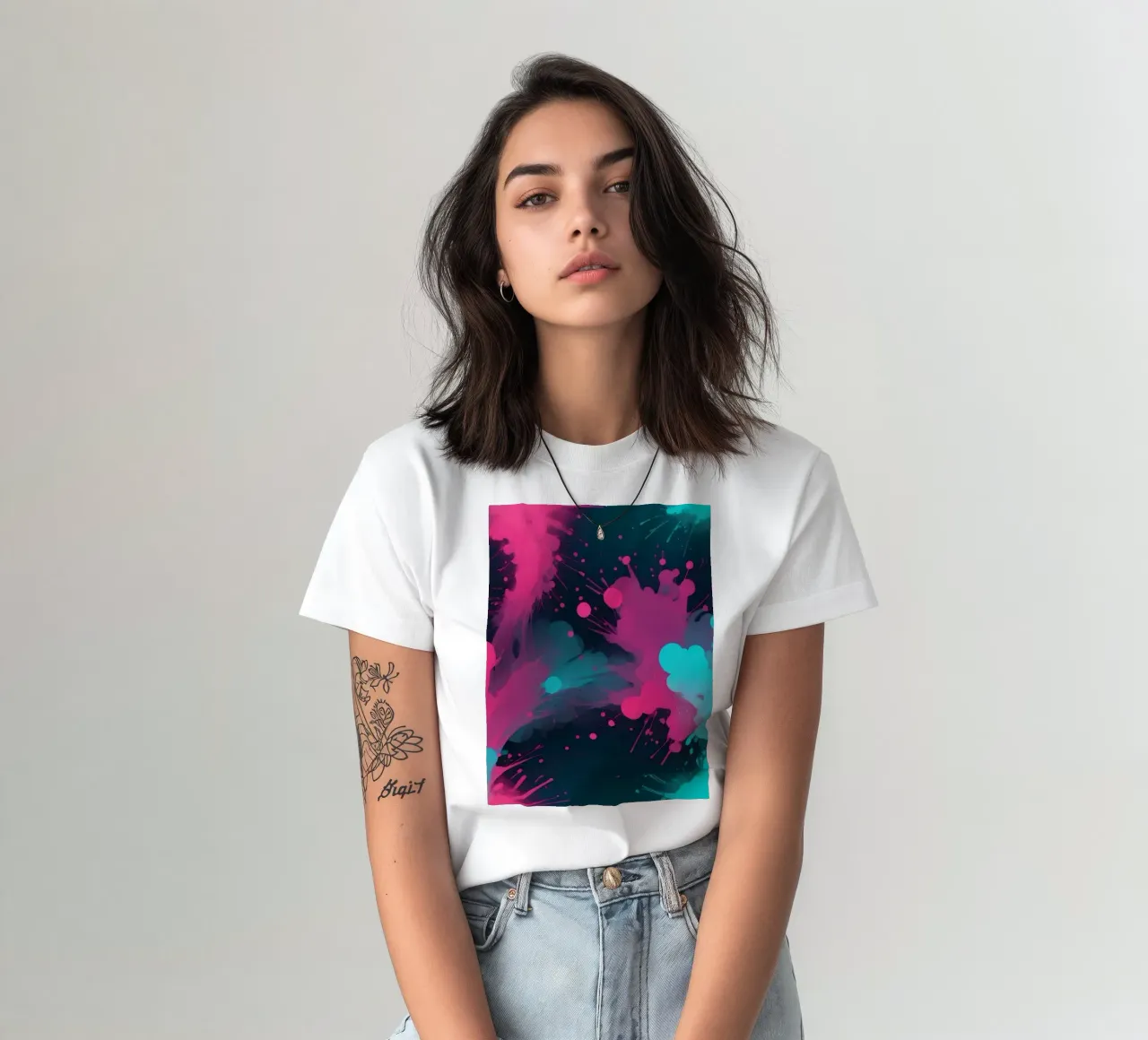 design astratto con colori vivaci e forme fluide t-shirt da DesignDoodle