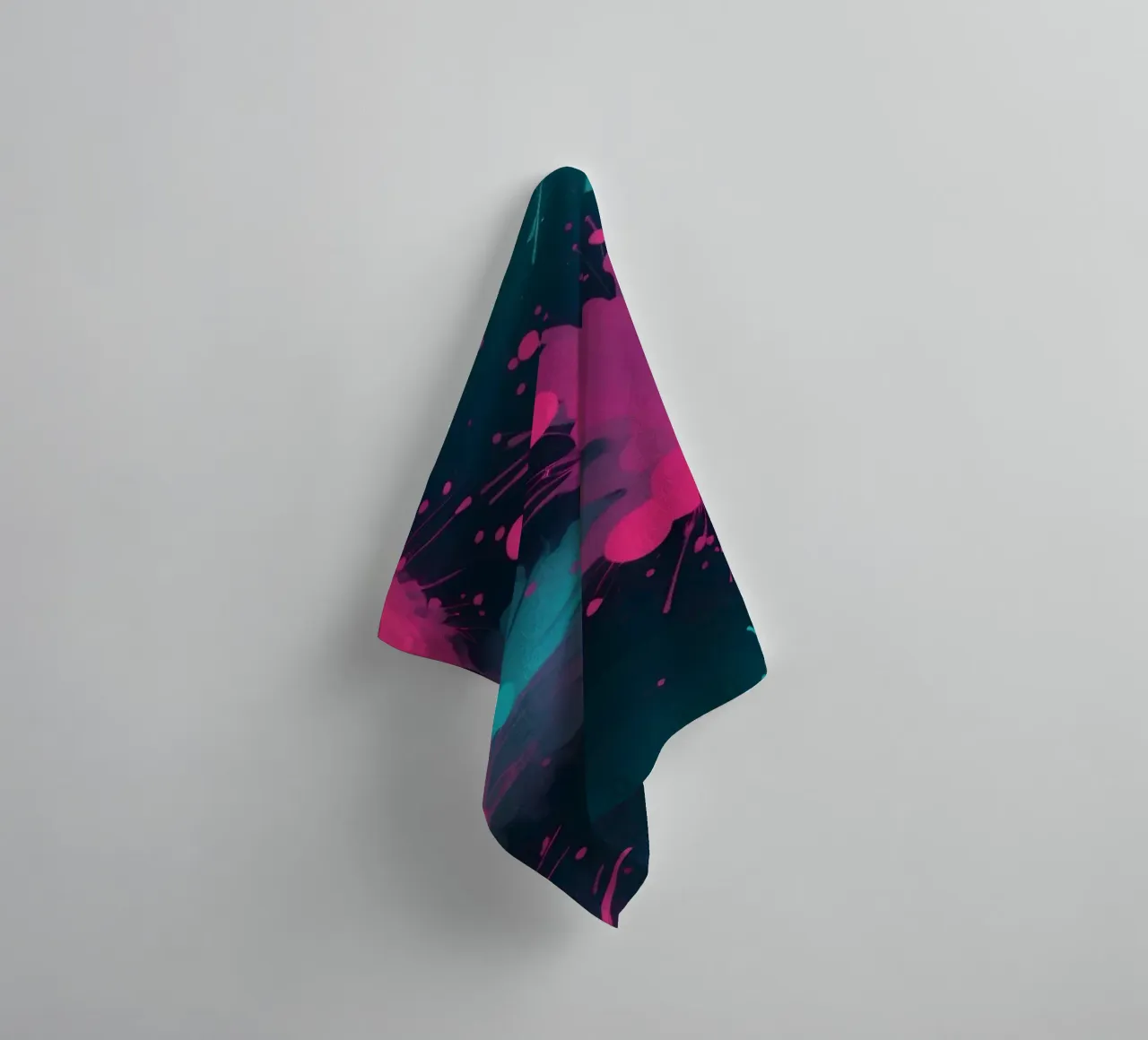 dessin abstrait mettant en valeur des couleurs vives et des formes fluides serviette de bain de DesignDoodle