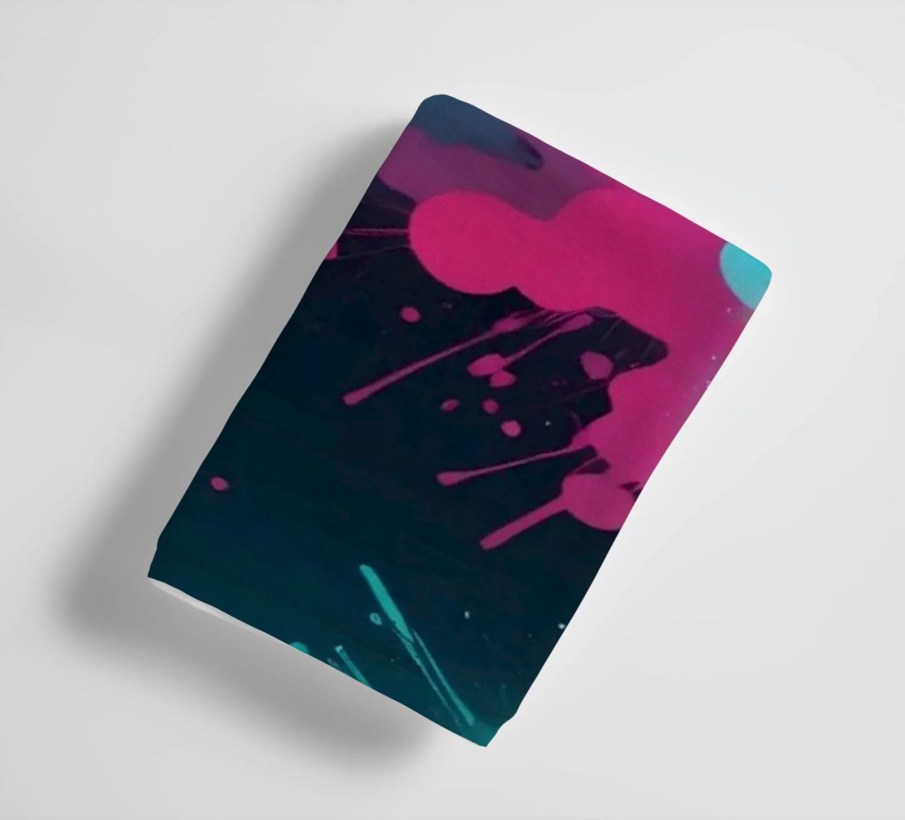 design astratto con colori vivaci e forme fluide asciugamano da bagno da DesignDoodle