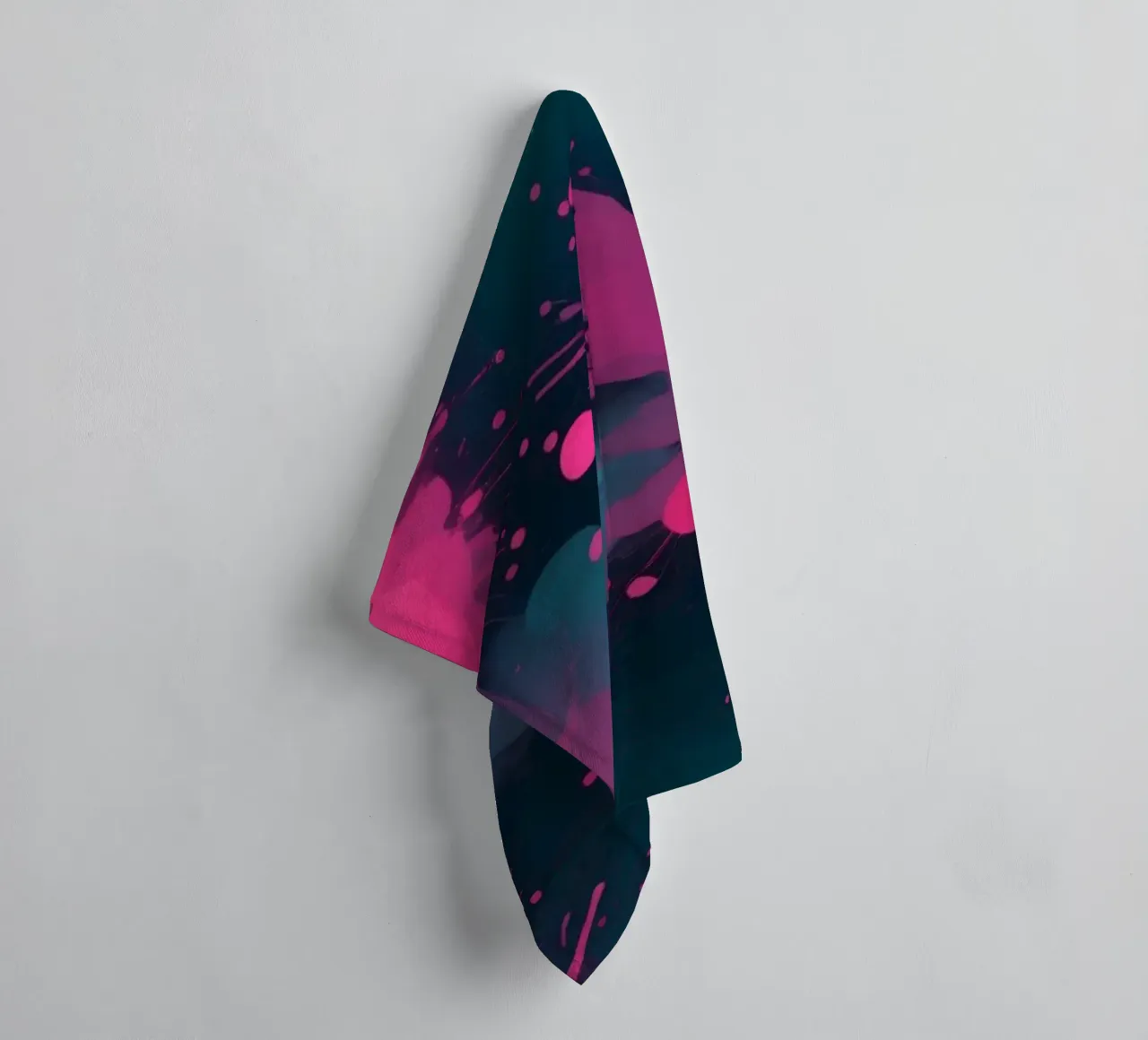 abstraktes Design mit kräftigen Farben und fließenden Formen Handtuch von DesignDoodle