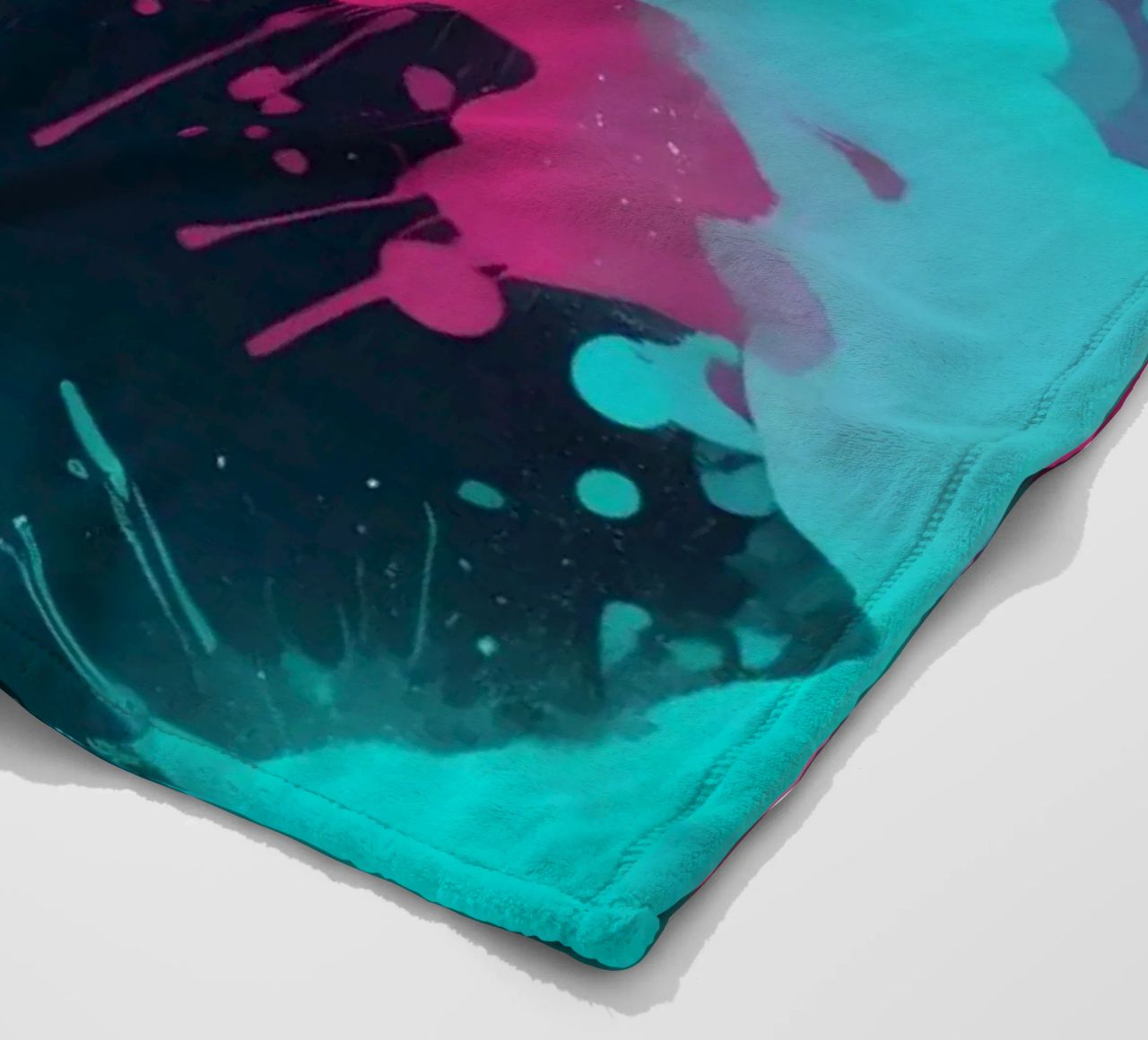 design astratto con colori vivaci e forme fluide coperta in pile da DesignDoodle