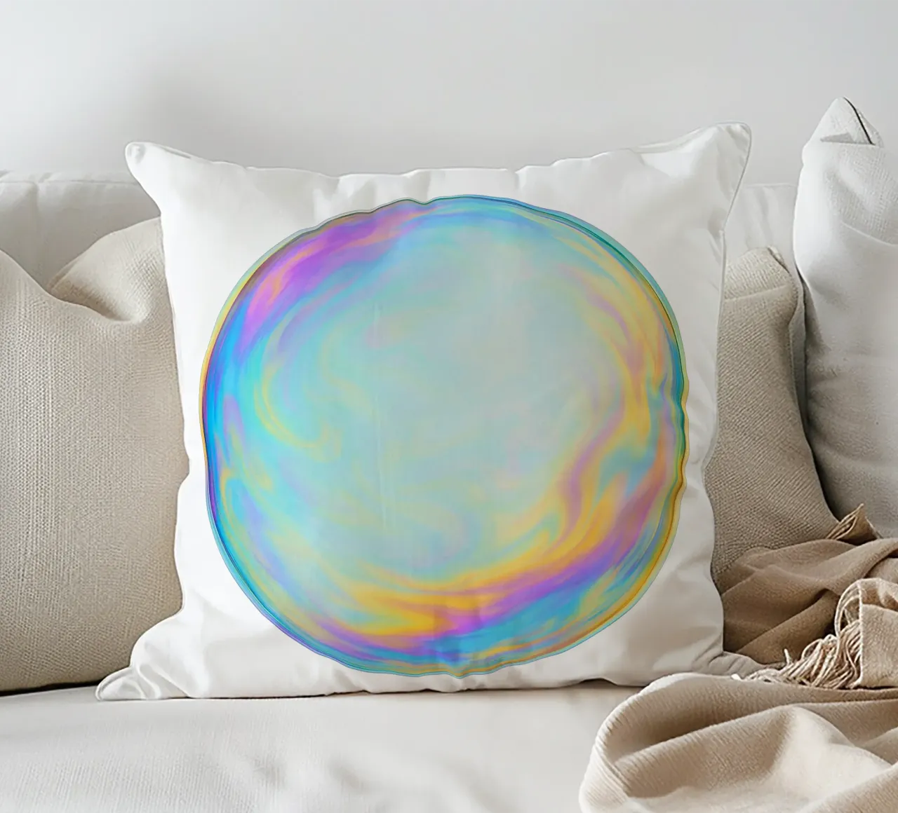 Bolla di sapone colorata e iridescente cuscino da Katja Stehle Design