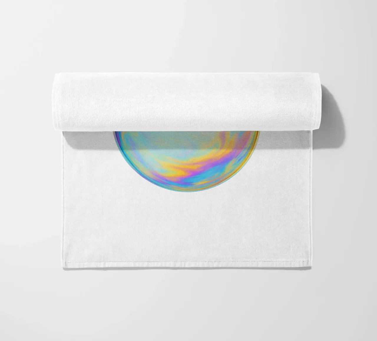 Bolla di sapone colorata e iridescente telo mare da Katja Stehle Design