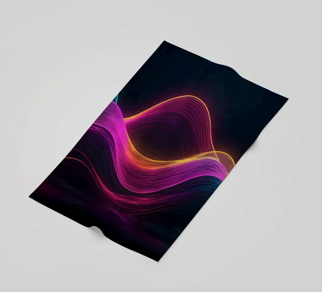 Des vagues abstraites vibrantes créent un fond d'écran numérique envoûtant. serviette de plage de DesignDoodle