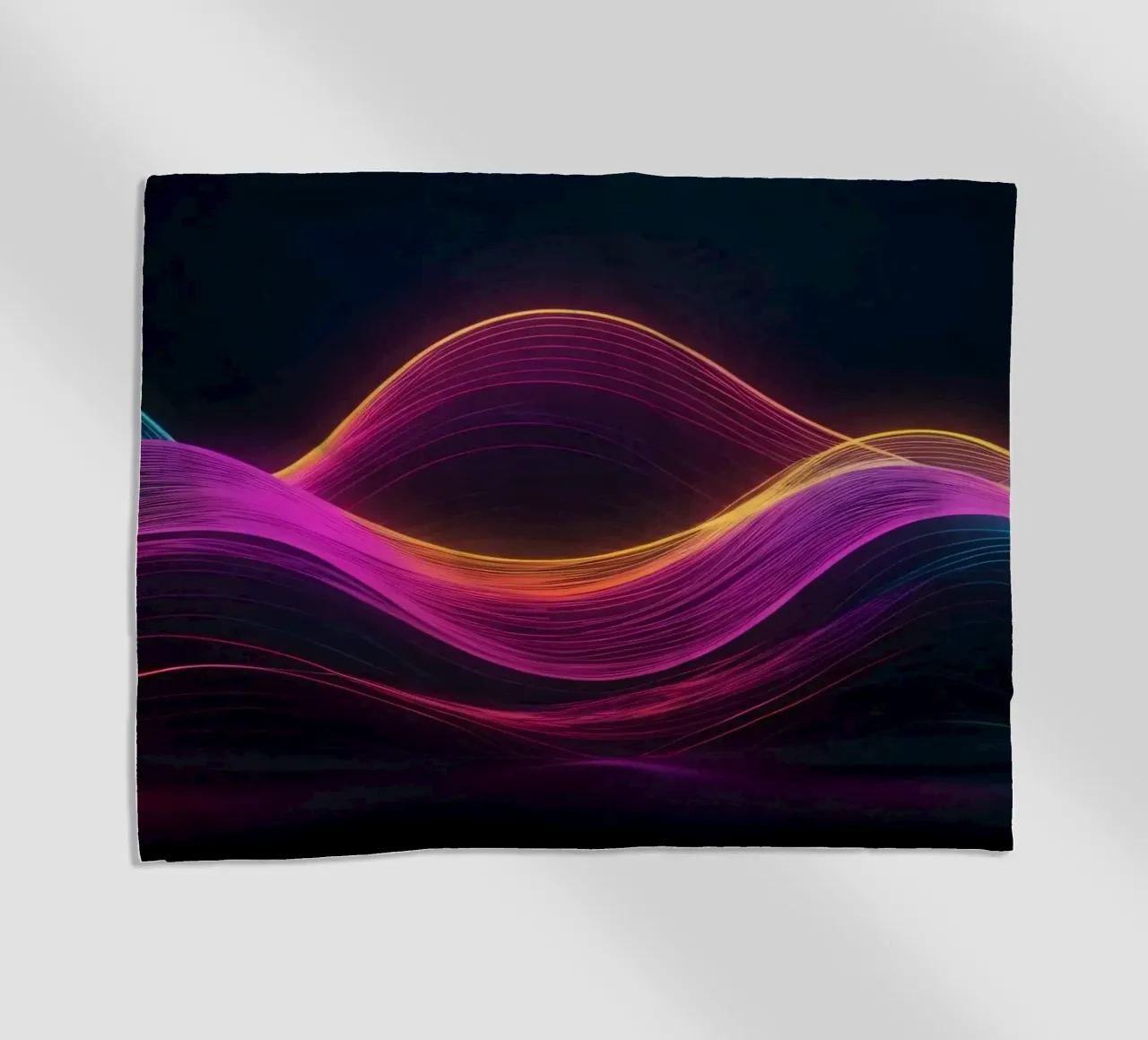 Des vagues abstraites vibrantes créent un fond d'écran numérique envoûtant. serviette de plage de DesignDoodle