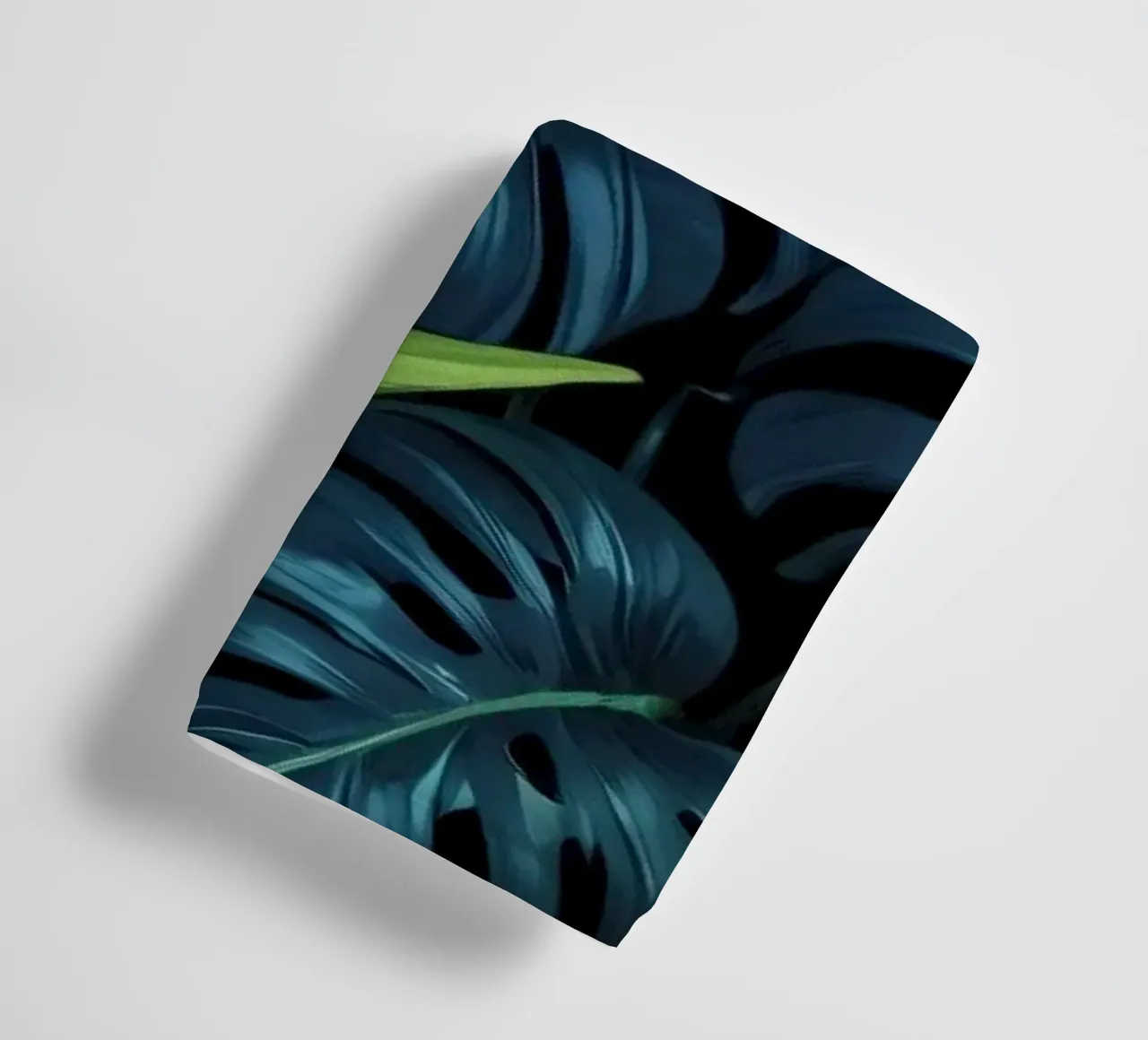 Vibranti fiori tropicali si combinano in un'esposizione artistica asciugamano da bagno da DesignDoodle