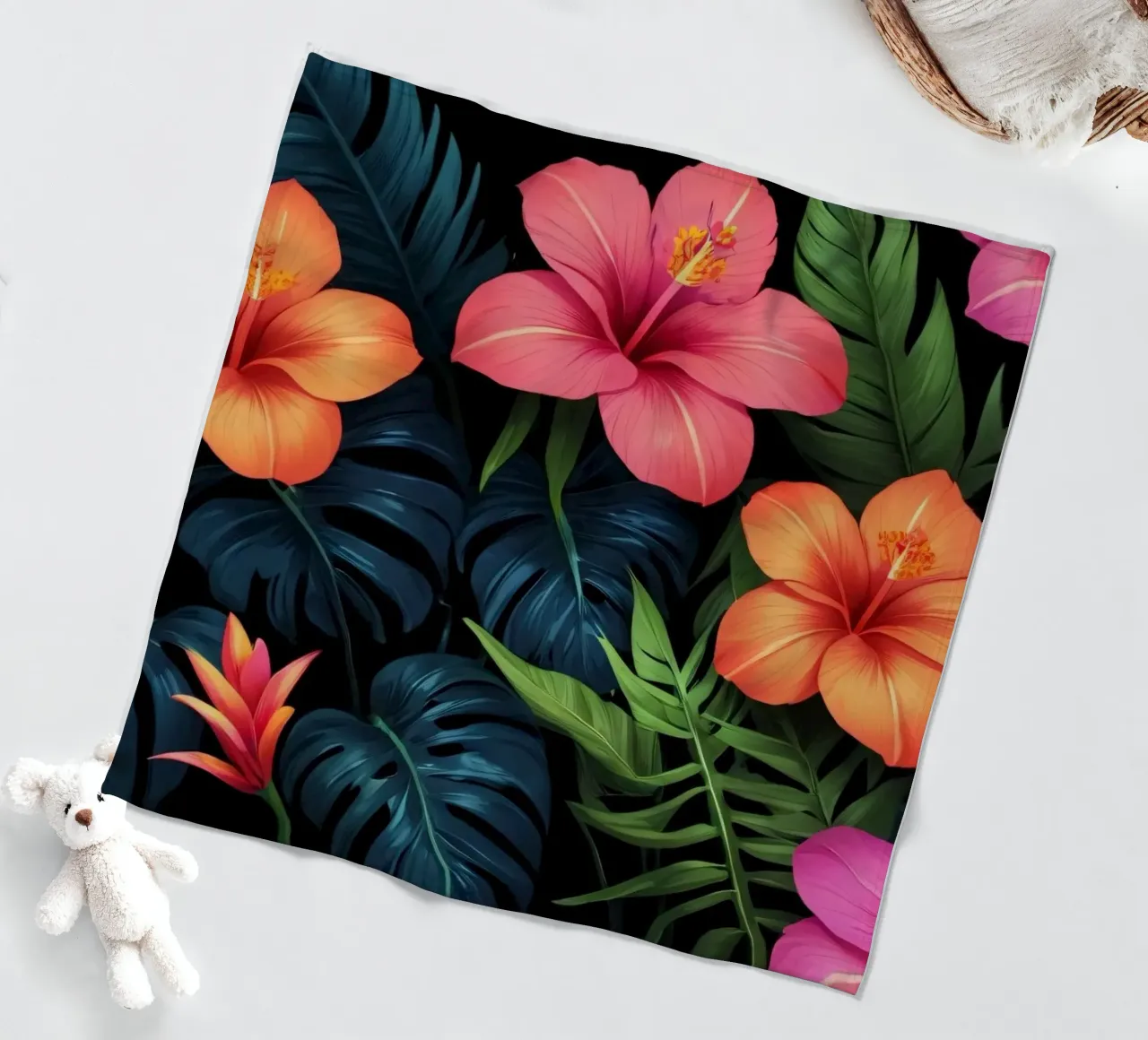 Vibranti fiori tropicali si combinano in un'esposizione artistica coperta in pile da DesignDoodle
