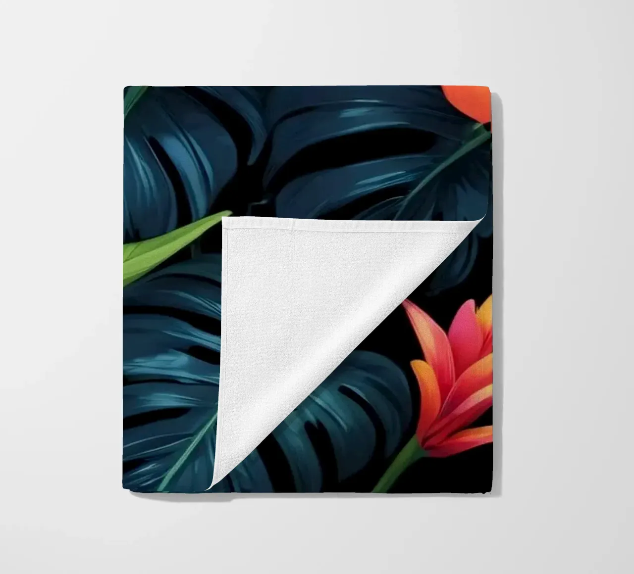 Vibranti fiori tropicali si combinano in un'esposizione artistica telo mare da DesignDoodle