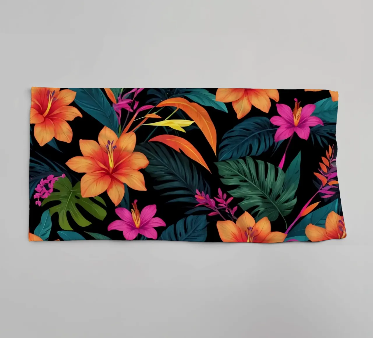 Buntes abstraktes Blumendesign mit lebhaften tropischen Motiven Handtuch von DesignDoodle