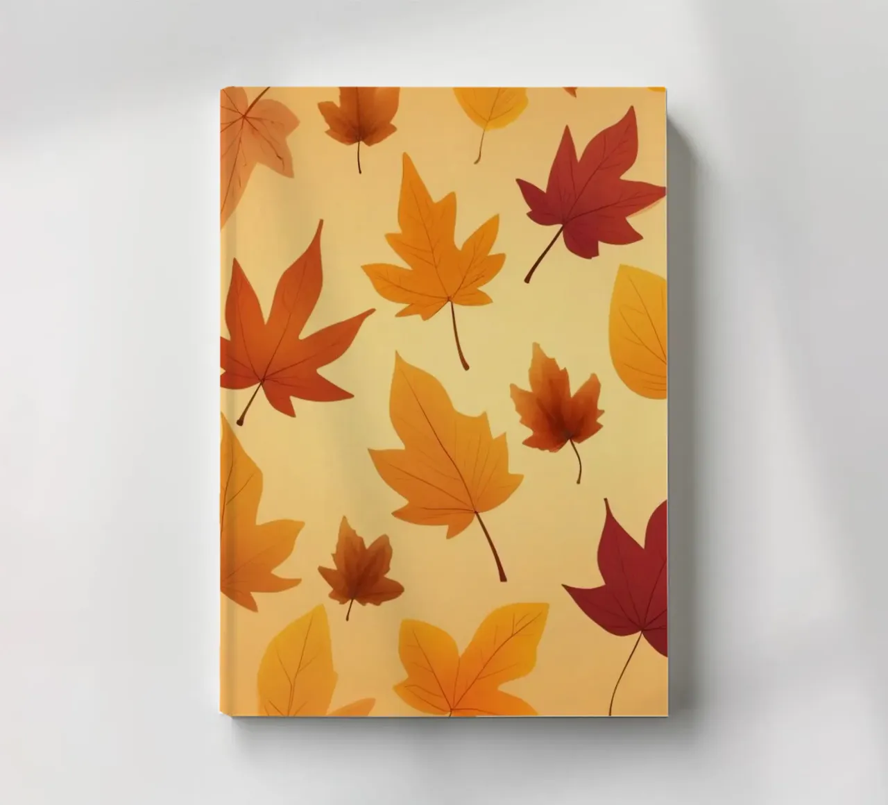 Feuilles d'automne dans des tons chauds créant un arrière-plan abstrait carnet de notes de DesignDoodle