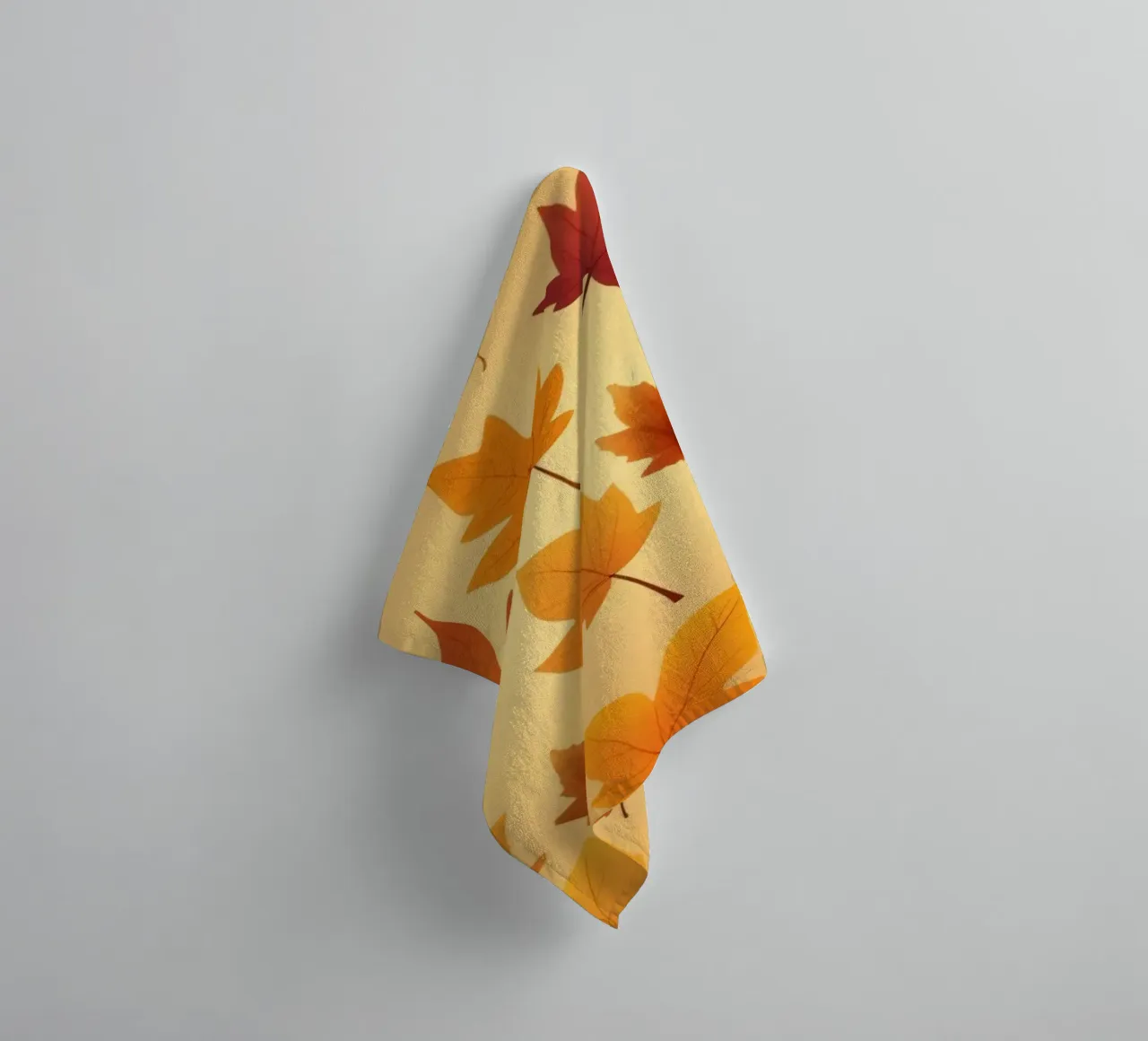 Feuilles d'automne dans des tons chauds créant un arrière-plan abstrait serviette de bain de DesignDoodle