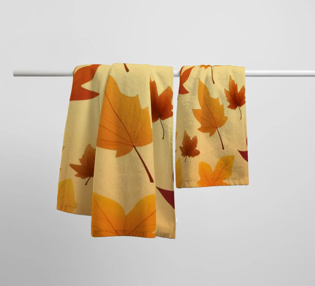 Feuilles d'automne dans des tons chauds créant un arrière-plan abstrait serviette de bain de DesignDoodle