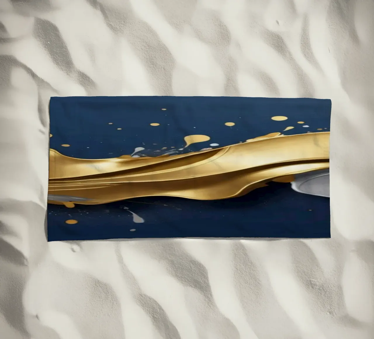 design astratto con onde fluide in oro e argento telo mare da DesignDoodle