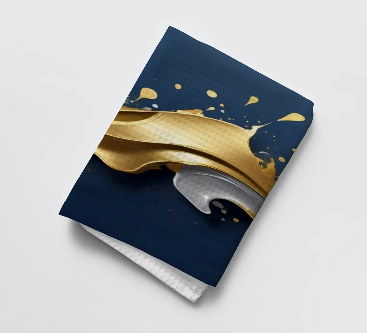 abstraktes Design mit fließenden goldenen und silbernen Wellen Geschirrtuch von DesignDoodle