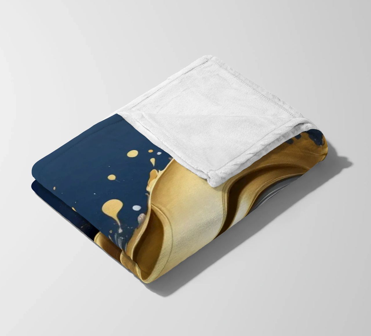 design astratto con onde fluide in oro e argento coperta in pile da DesignDoodle