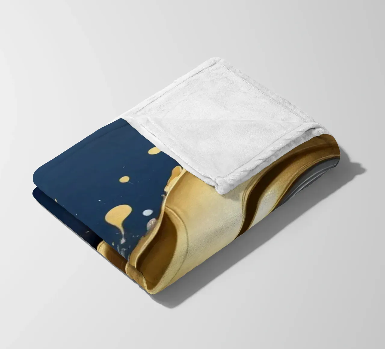 design astratto con onde fluide in oro e argento coperta in pile da DesignDoodle
