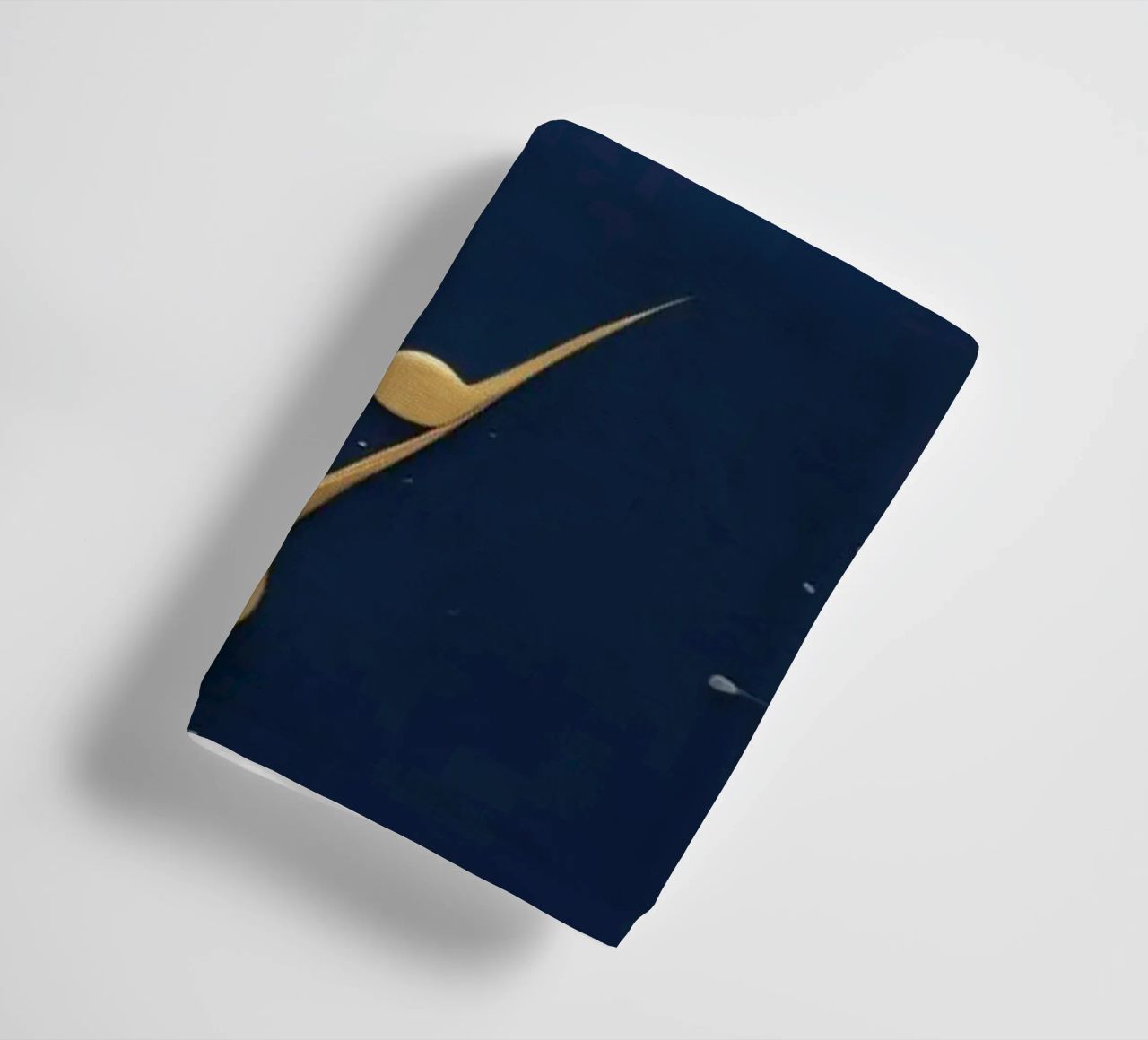 design di sfondo con elementi in oro e argento asciugamano da bagno da DesignDoodle