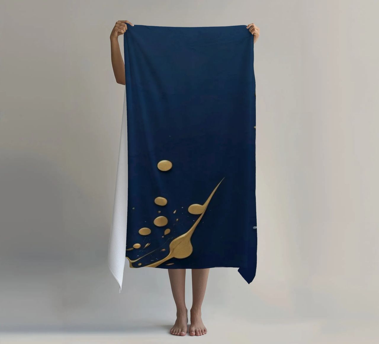 design di sfondo con elementi in oro e argento telo mare da DesignDoodle