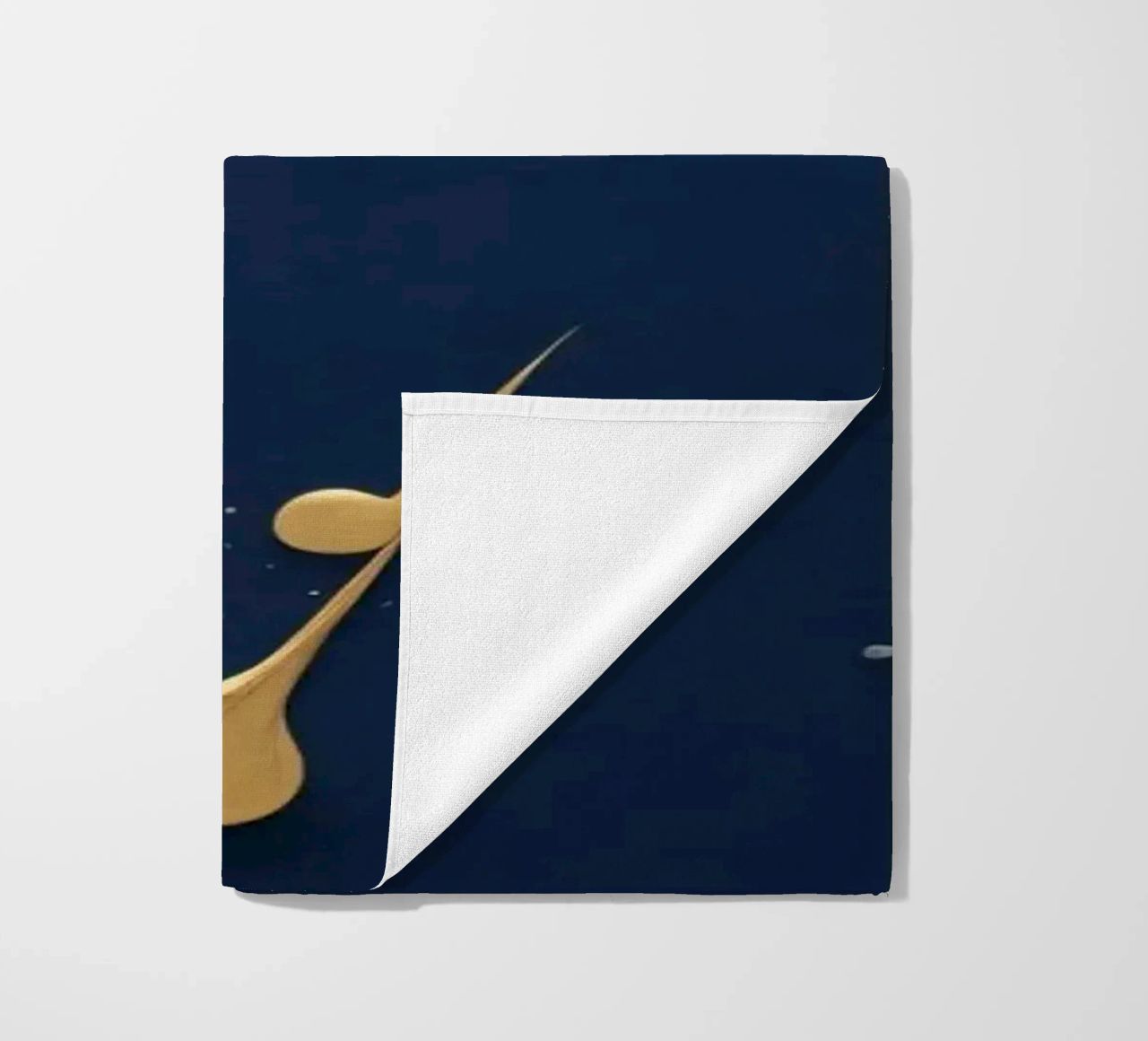 design di sfondo con elementi in oro e argento telo mare da DesignDoodle
