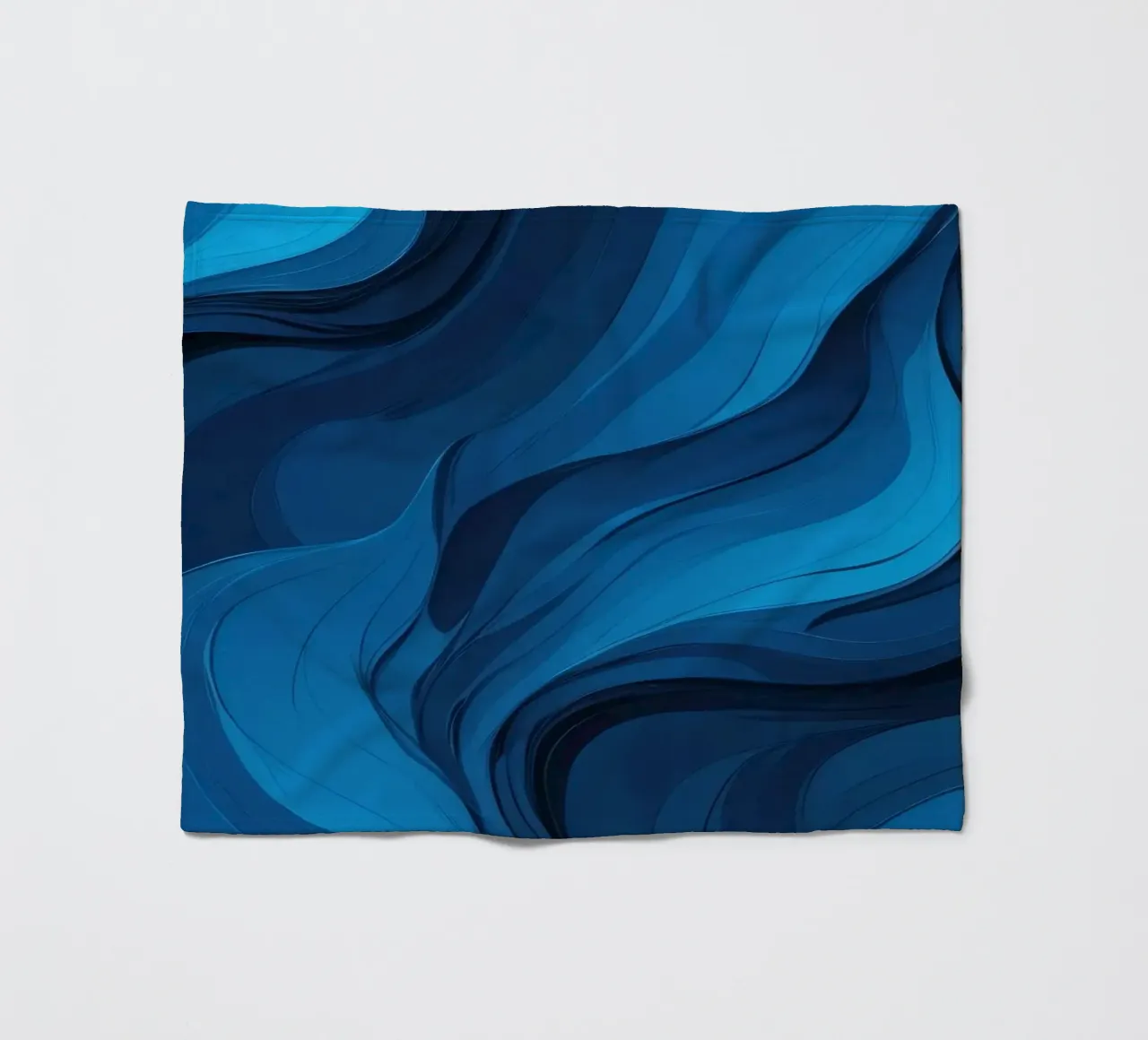 Dynamische blaue Wellen bilden einen abstrakten, fließenden Hintergrund Fleecedecke von DesignDoodle
