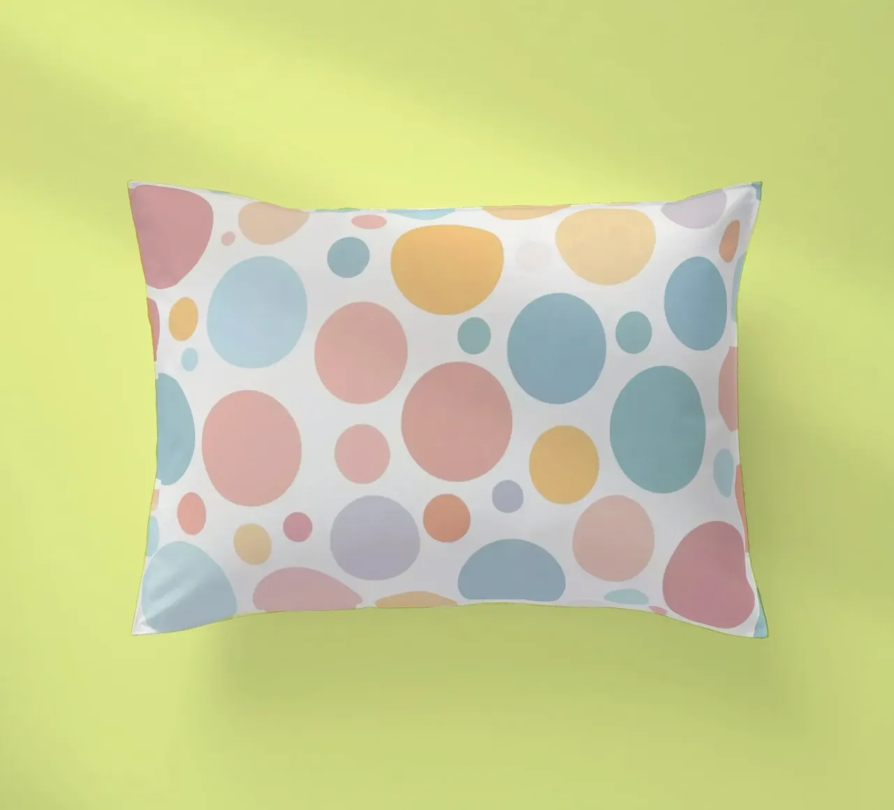 circles create a soothing  pastel background Kissen von DesignDoodle