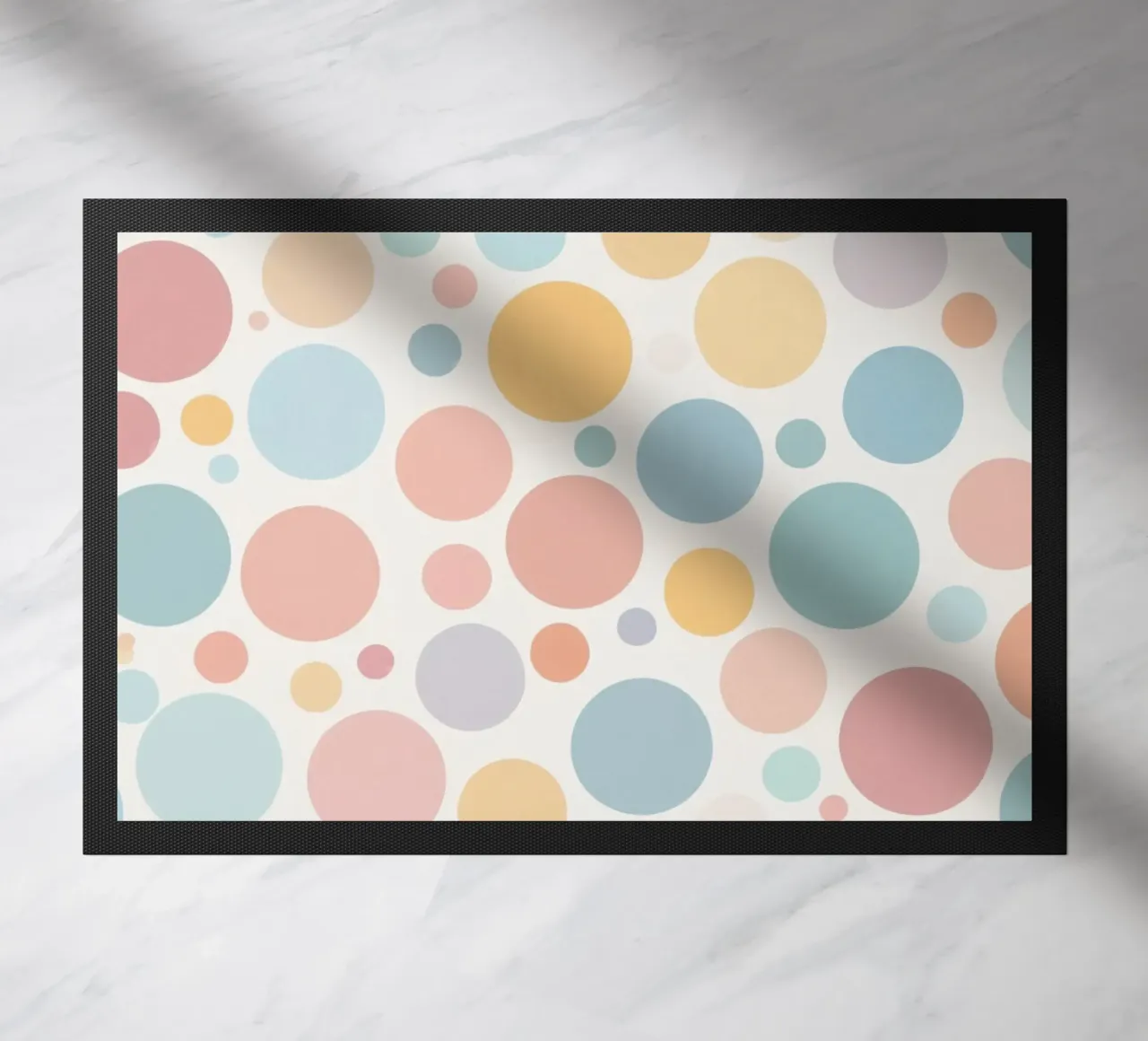 circles create a soothing  pastel background felpudo de DesignDoodle