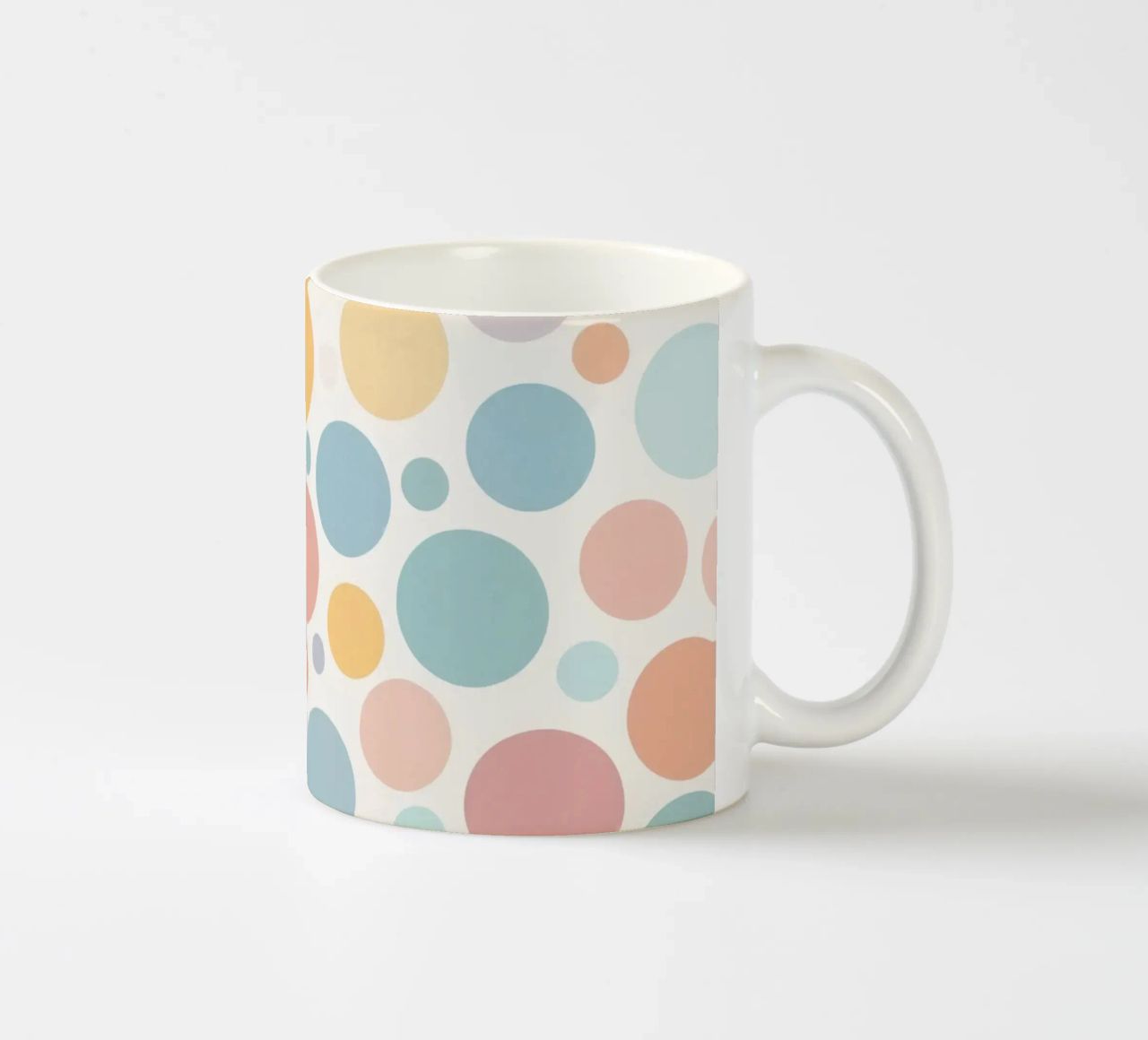 circles create a soothing  pastel background tazza in ceramica da DesignDoodle