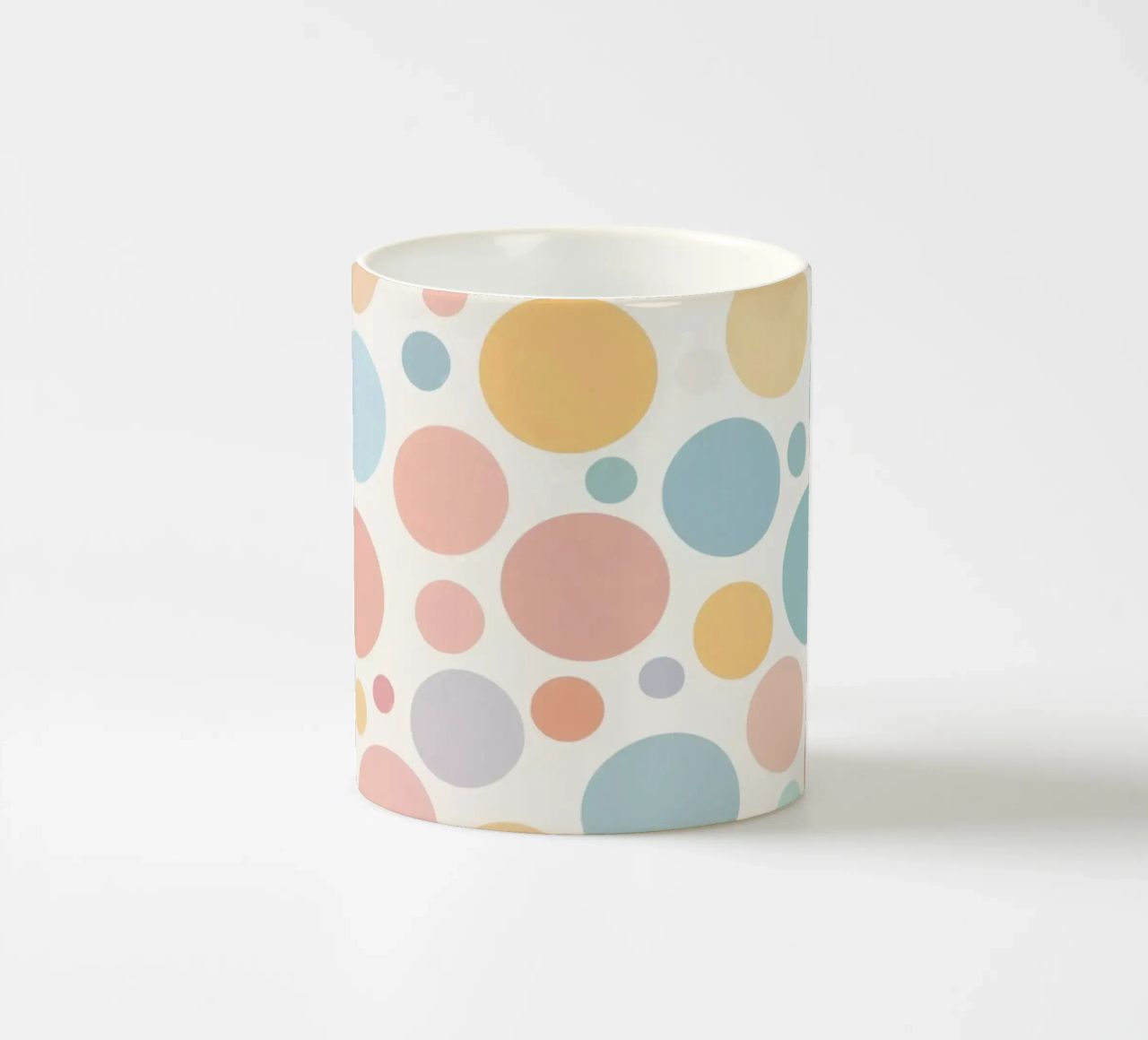 circles create a soothing  pastel background tazza in ceramica da DesignDoodle