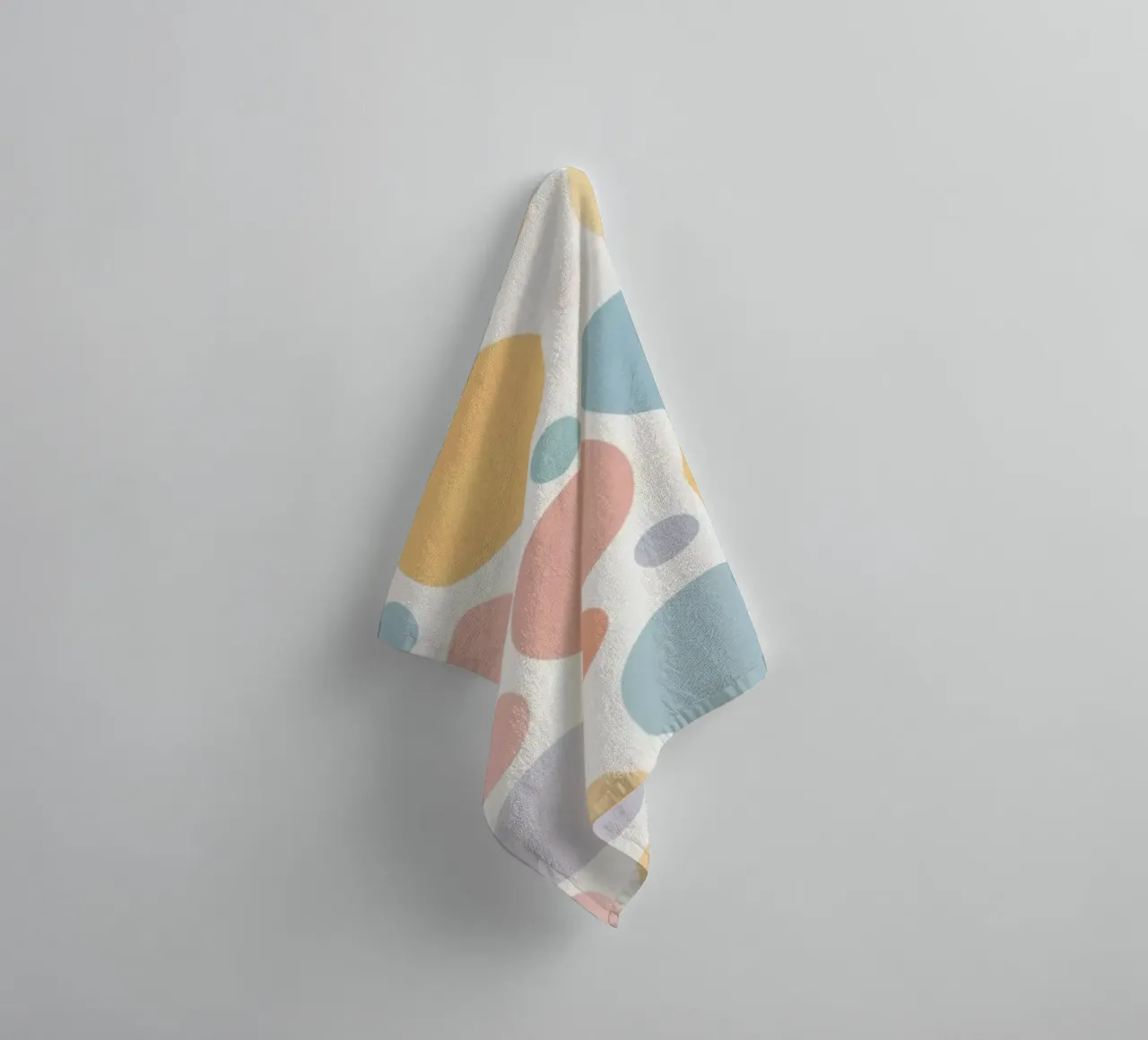 circles create a soothing pastel background asciugamano da bagno da DesignDoodle