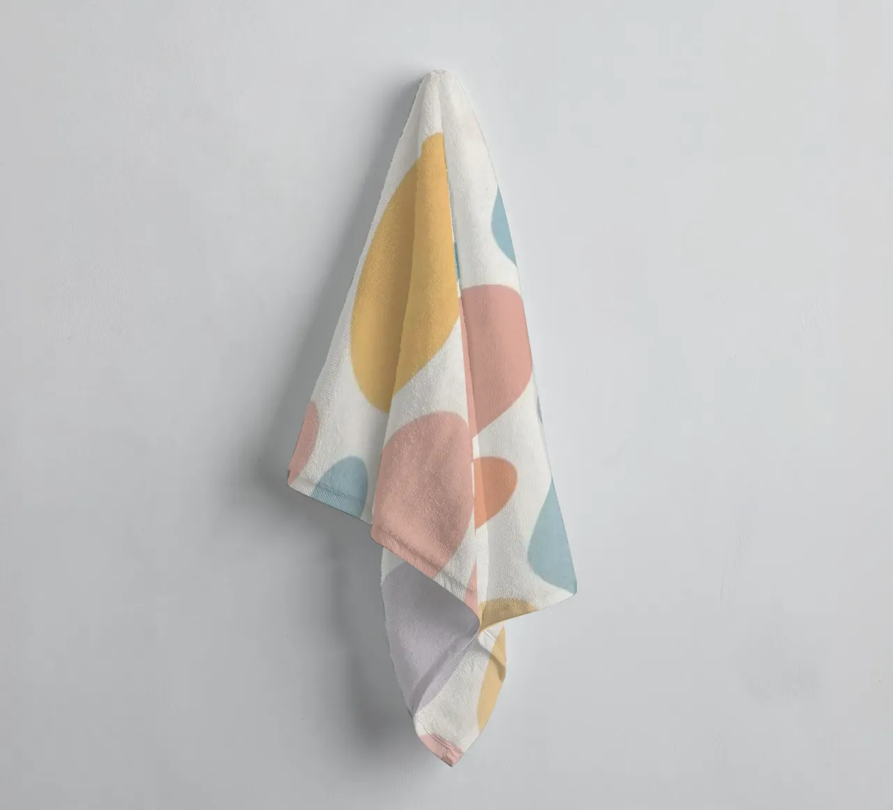 circles create a soothing pastel background asciugamano da bagno da DesignDoodle