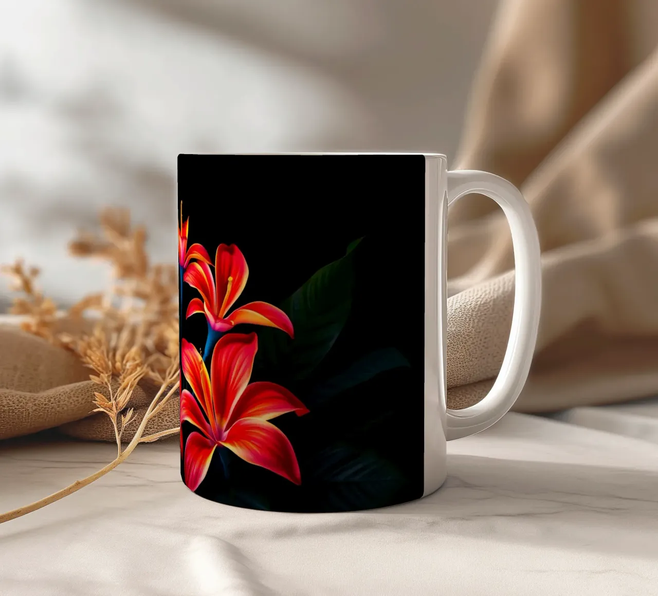 composizione floreale rossa e arancione tazza in ceramica da DesignDoodle
