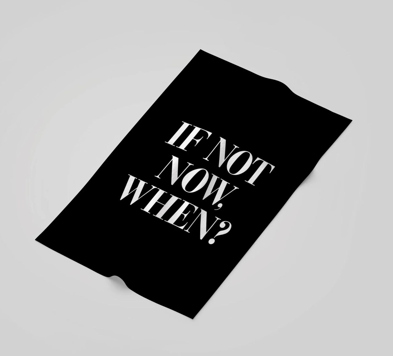 Se non ora Quando motivare il design tipografico telo mare da THE MOTIVATED TYPE