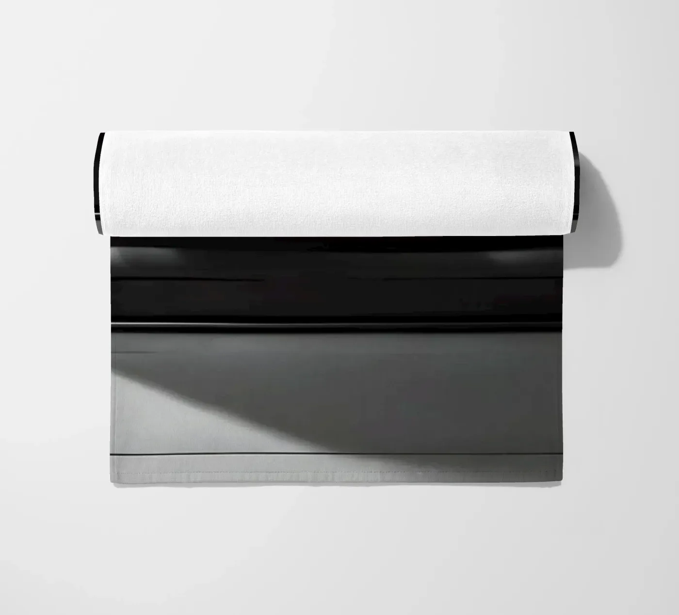 Auto d'epoca monocromatica telo mare da CAR EDITION