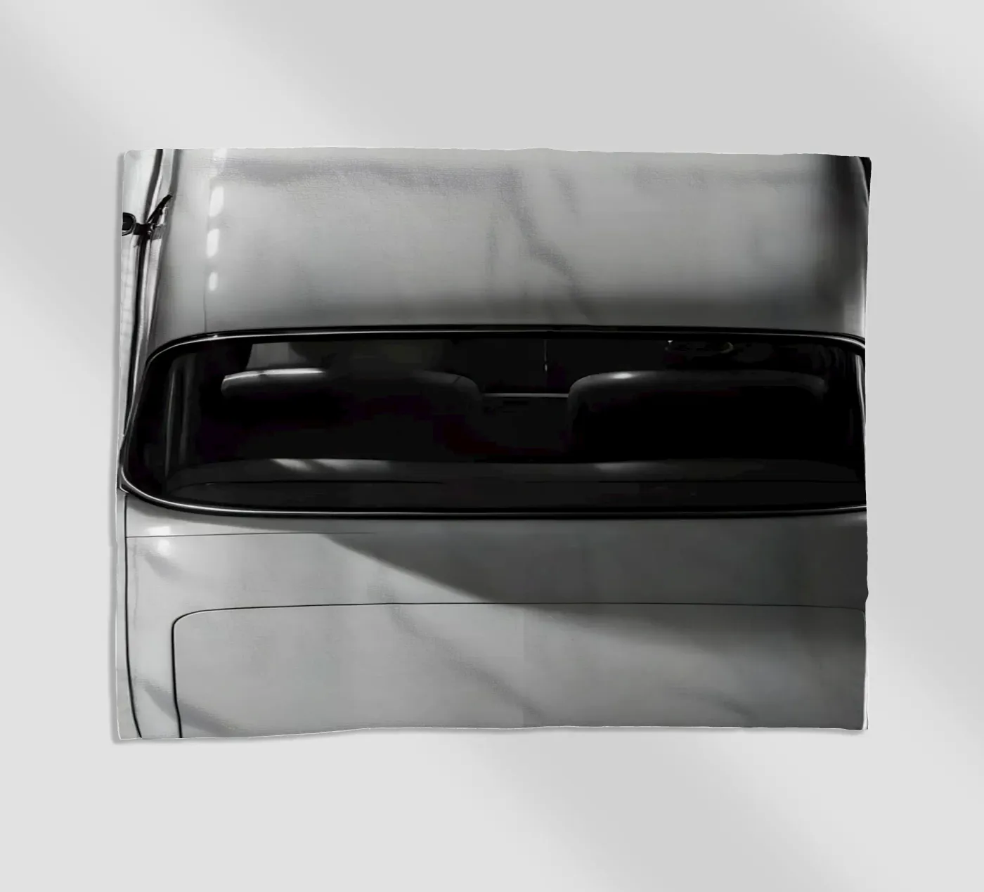 Auto d'epoca monocromatica telo mare da CAR EDITION