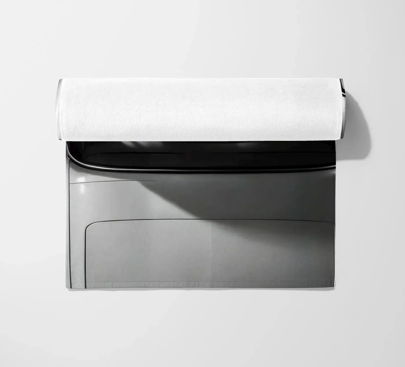 Auto d'epoca monocromatica telo mare da CAR EDITION