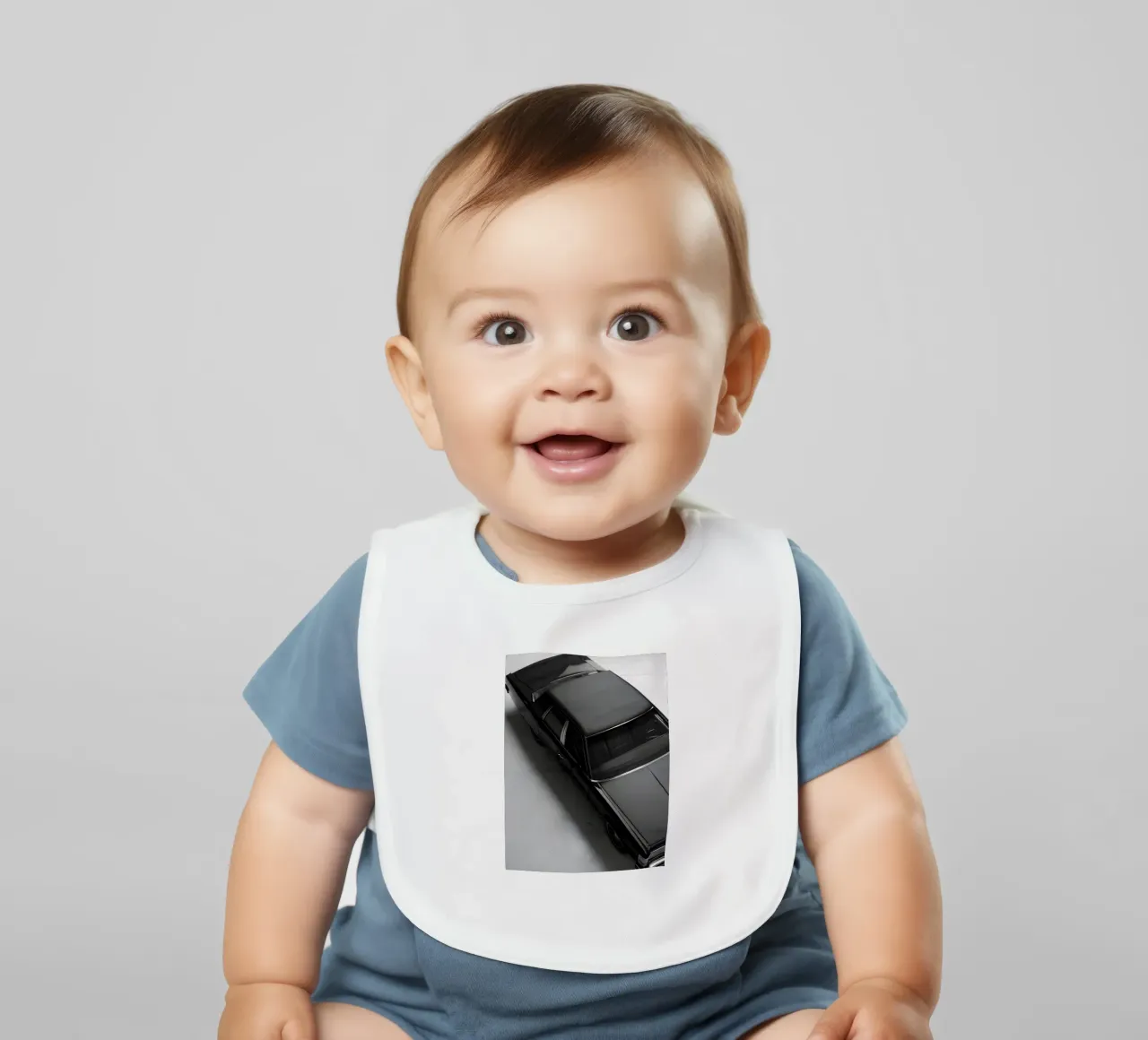 Monochrome Classic Car baby slabbetje van CAR EDITION