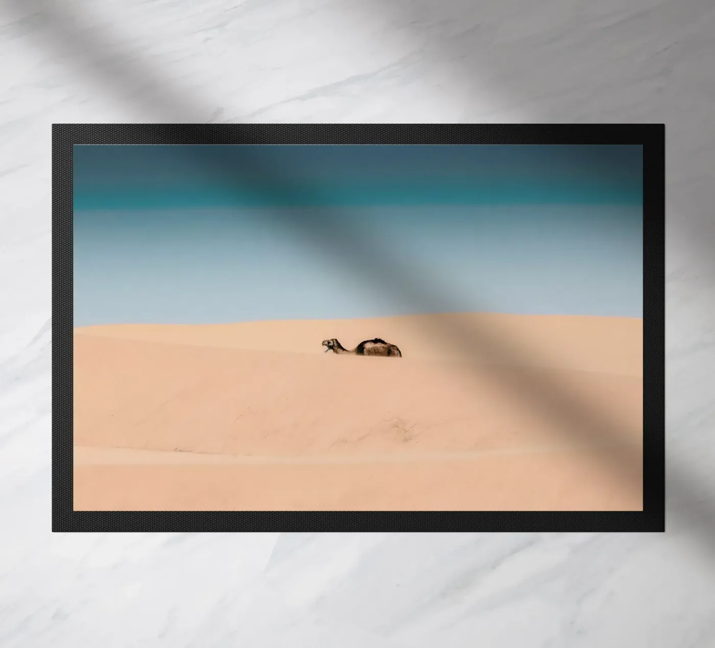 Lone Camel Fußmatte von EyeEm Mobile GmbH