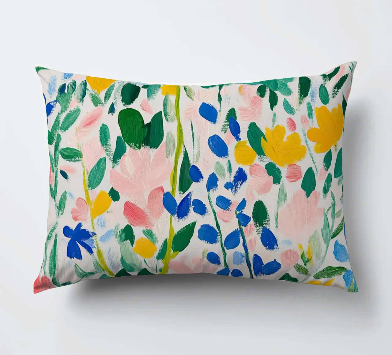 Un tripudio di colori in un mare di fiori cuscino da Nikis Art Studio