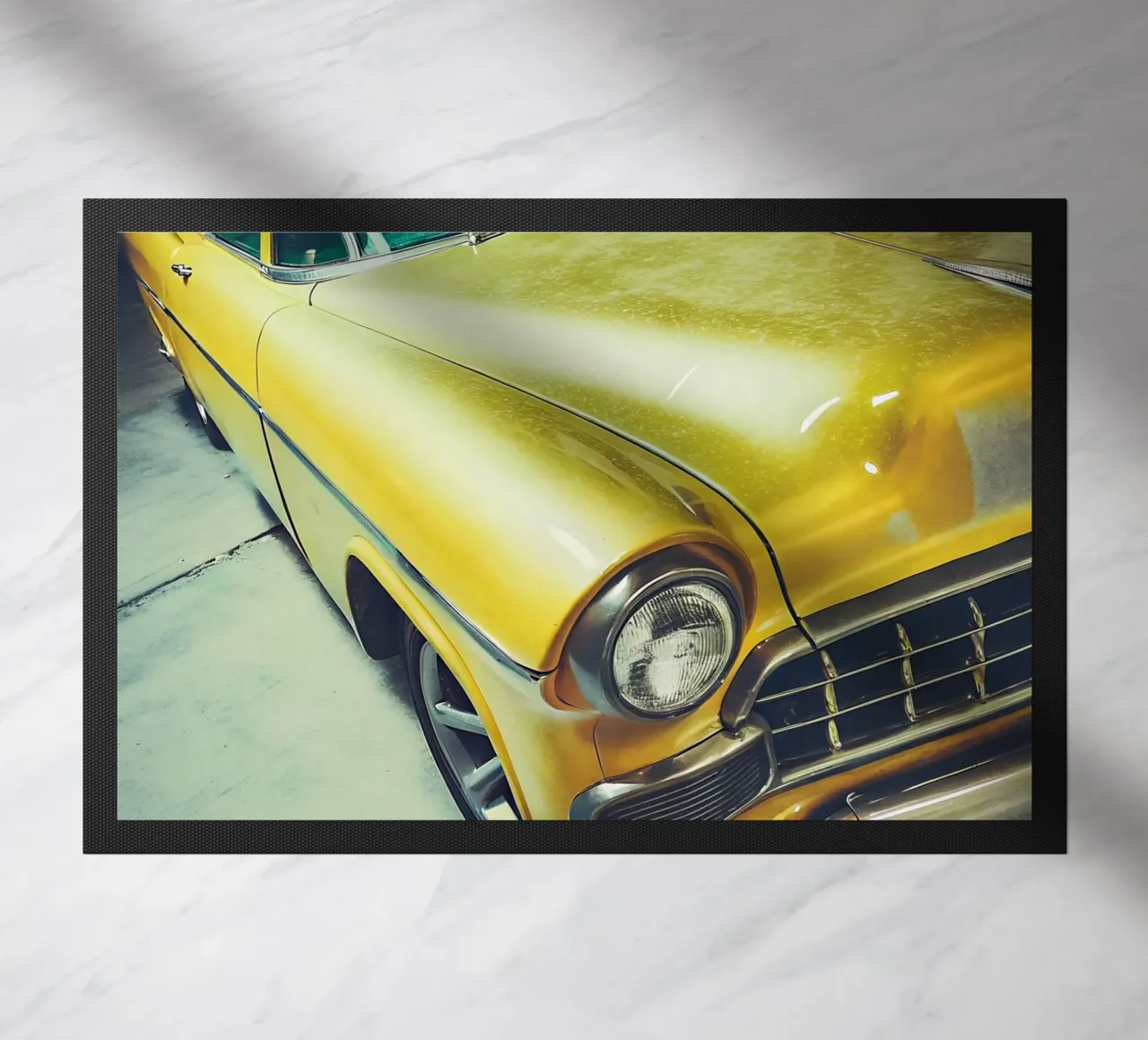 Gelber Oldtimer Fußmatte von CAR EDITION