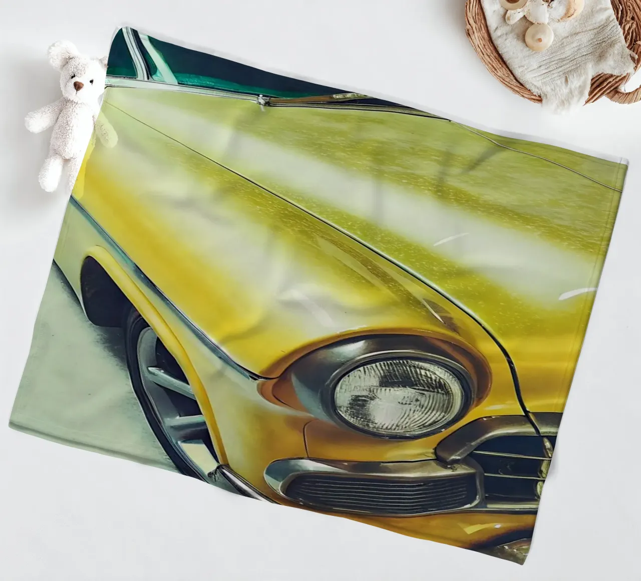 Gelber Oldtimer Fleecedecke von CAR EDITION