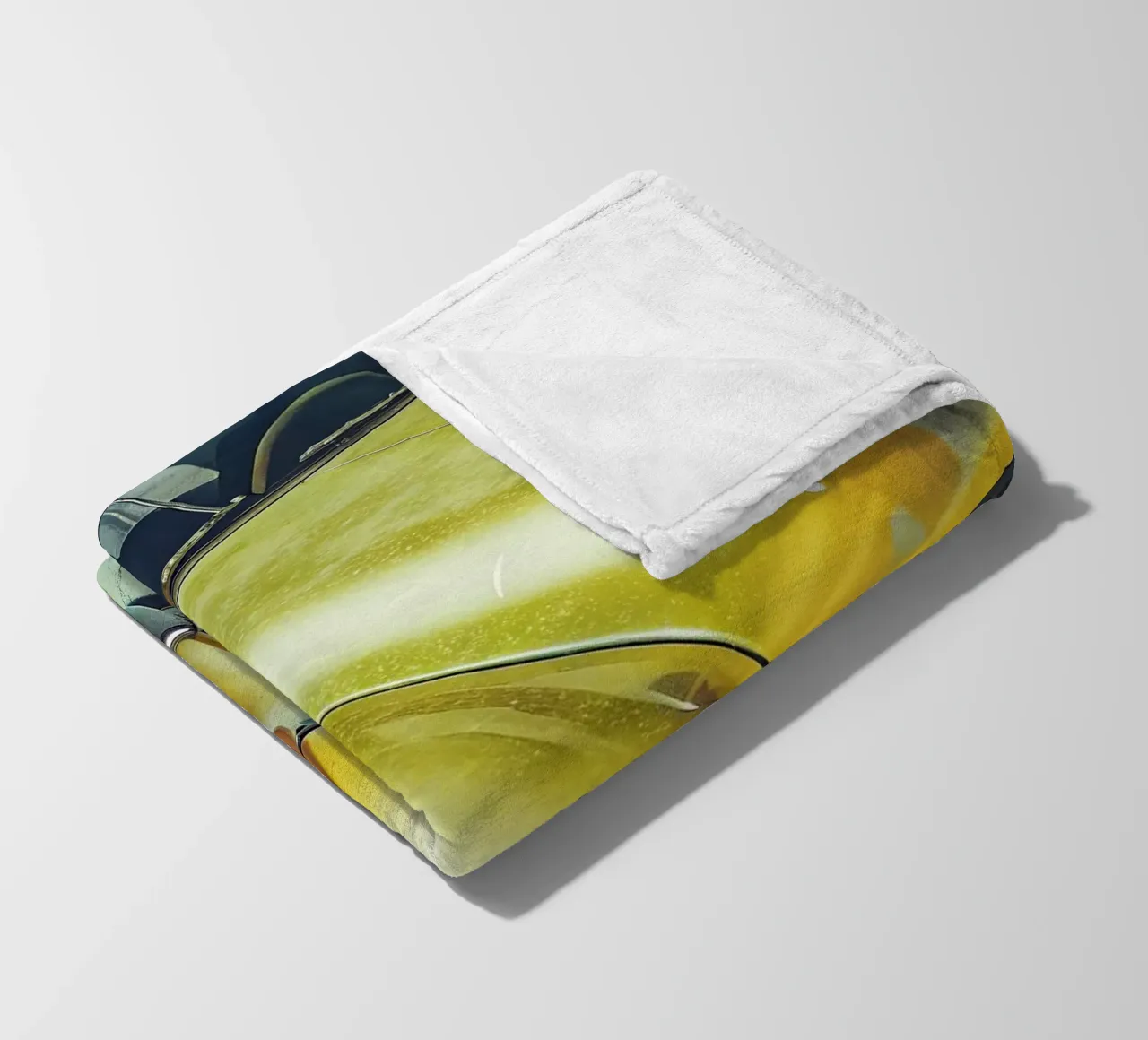 Gelber Oldtimer Fleecedecke von CAR EDITION