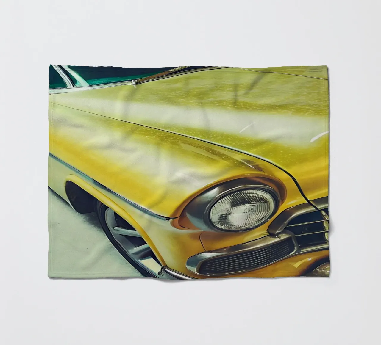 Gelber Oldtimer Fleecedecke von CAR EDITION