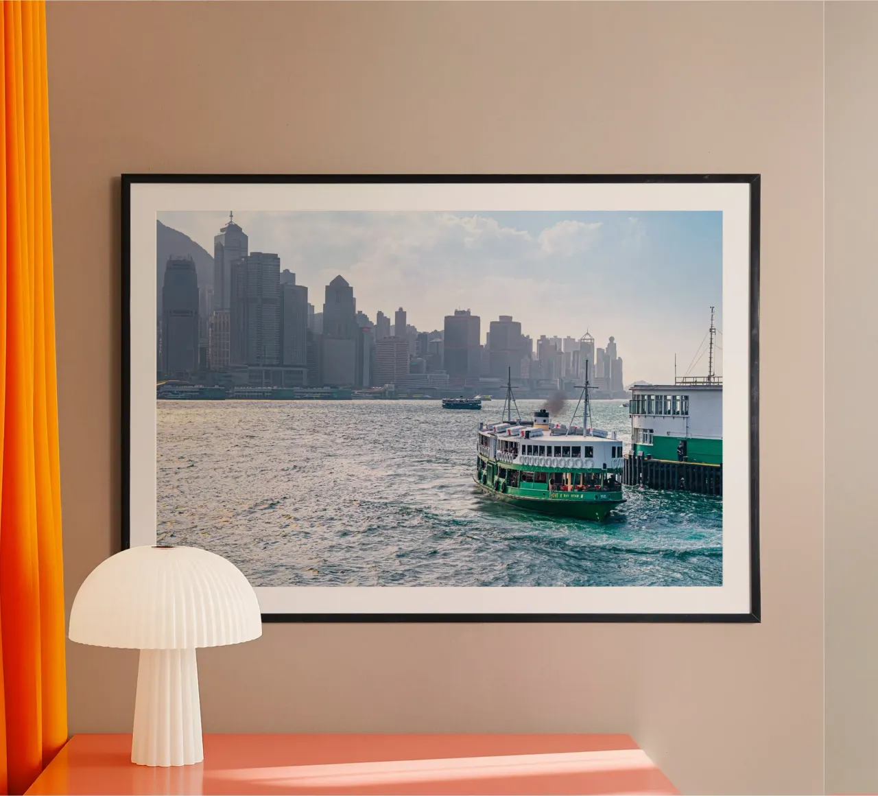 Hongkong Ferry poster con telaio in legno da Mathias Remmling Photography